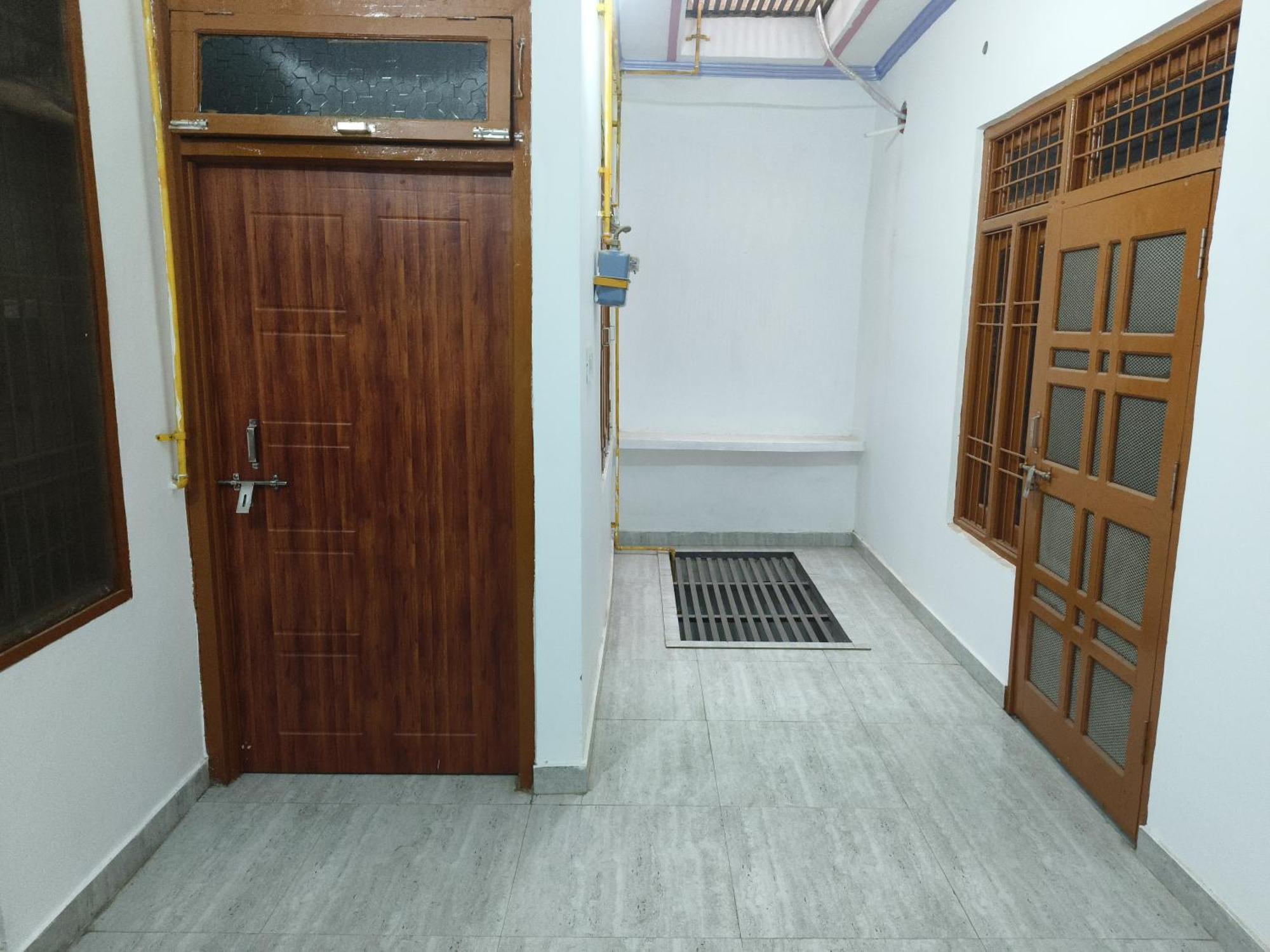 Apartment Saryu Kunj
