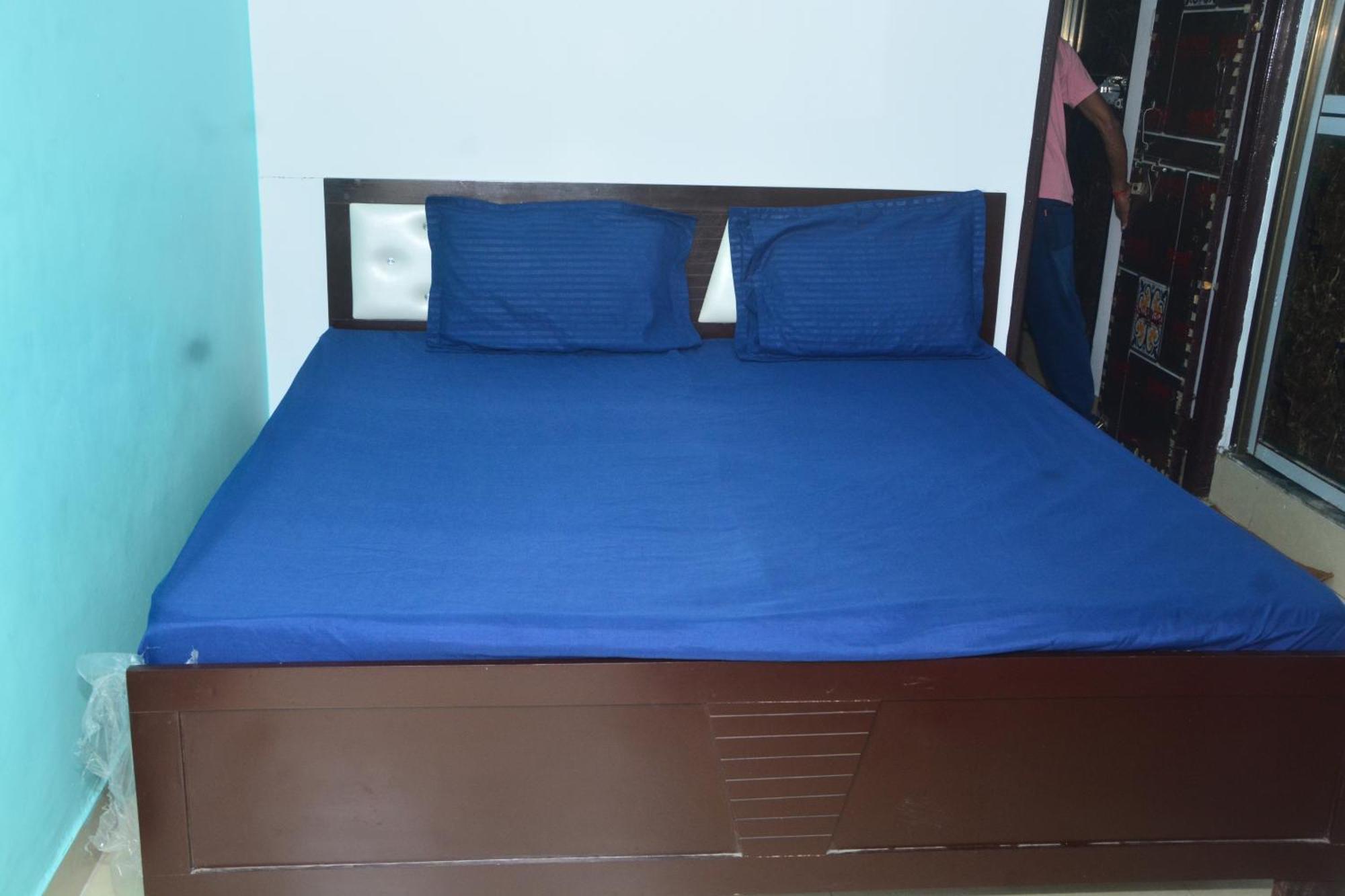 Guest house Chandrasha Nearby Ram Mandir 600 Meter