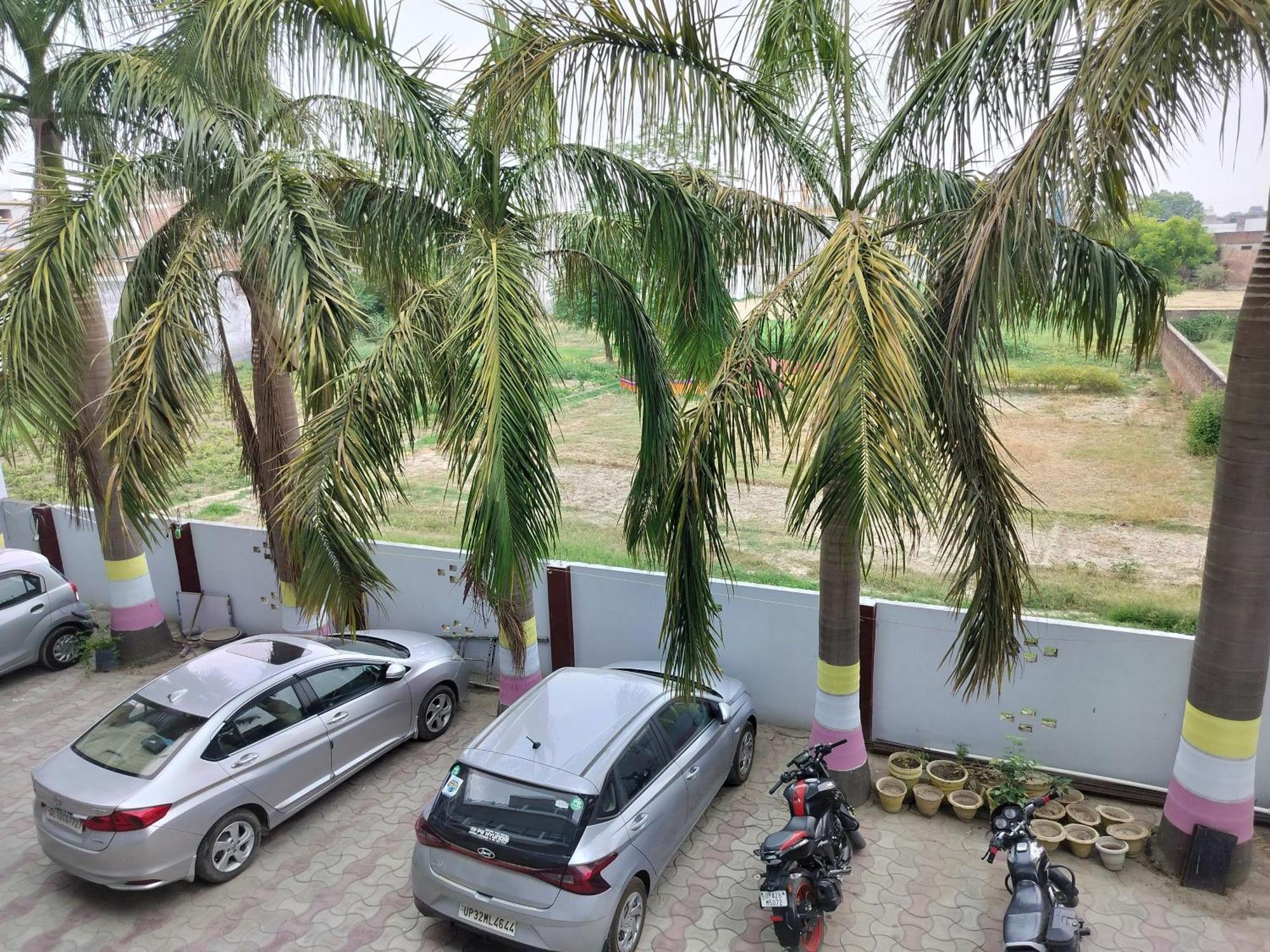 Guest house Raj Lakshmi Sadan