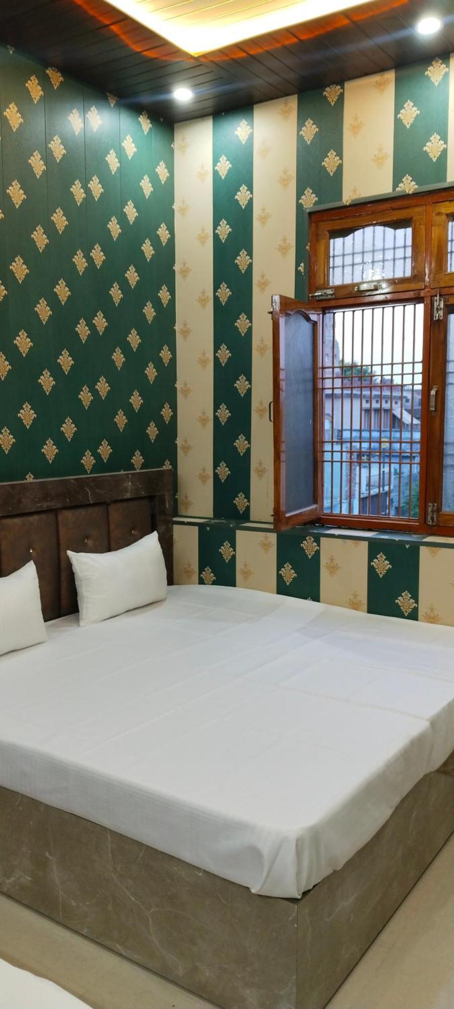 Guest house Balaji Palace *