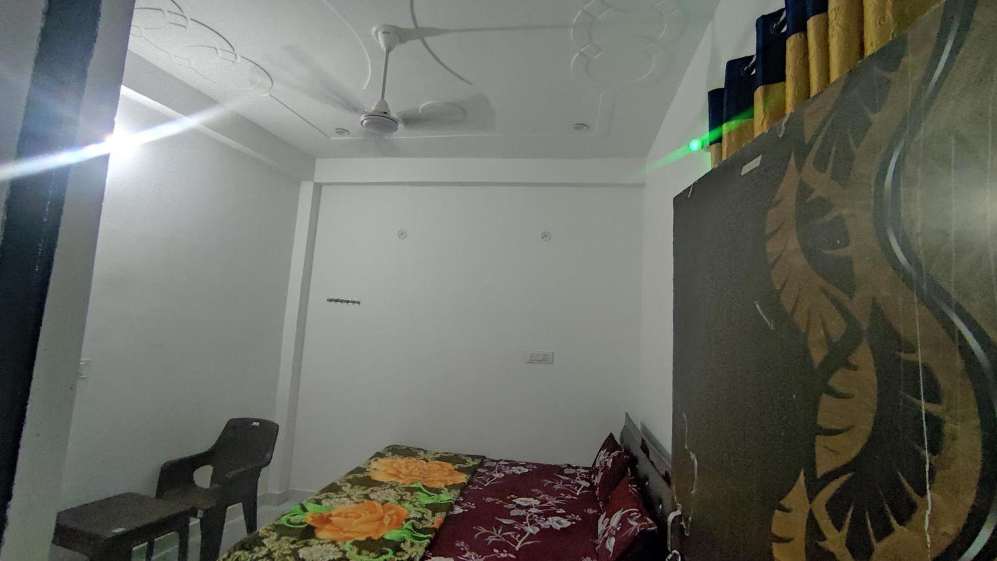 Guest house Shanti Palace Chudamani Chauraha *