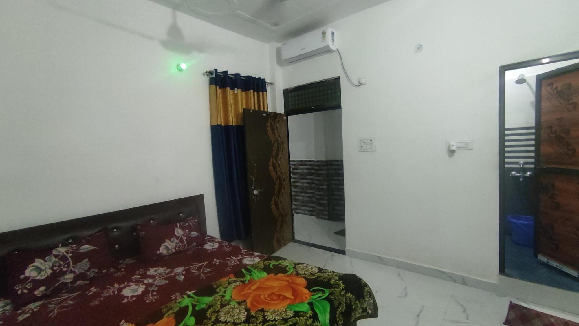 Guest house Shanti Palace Chudamani Chauraha