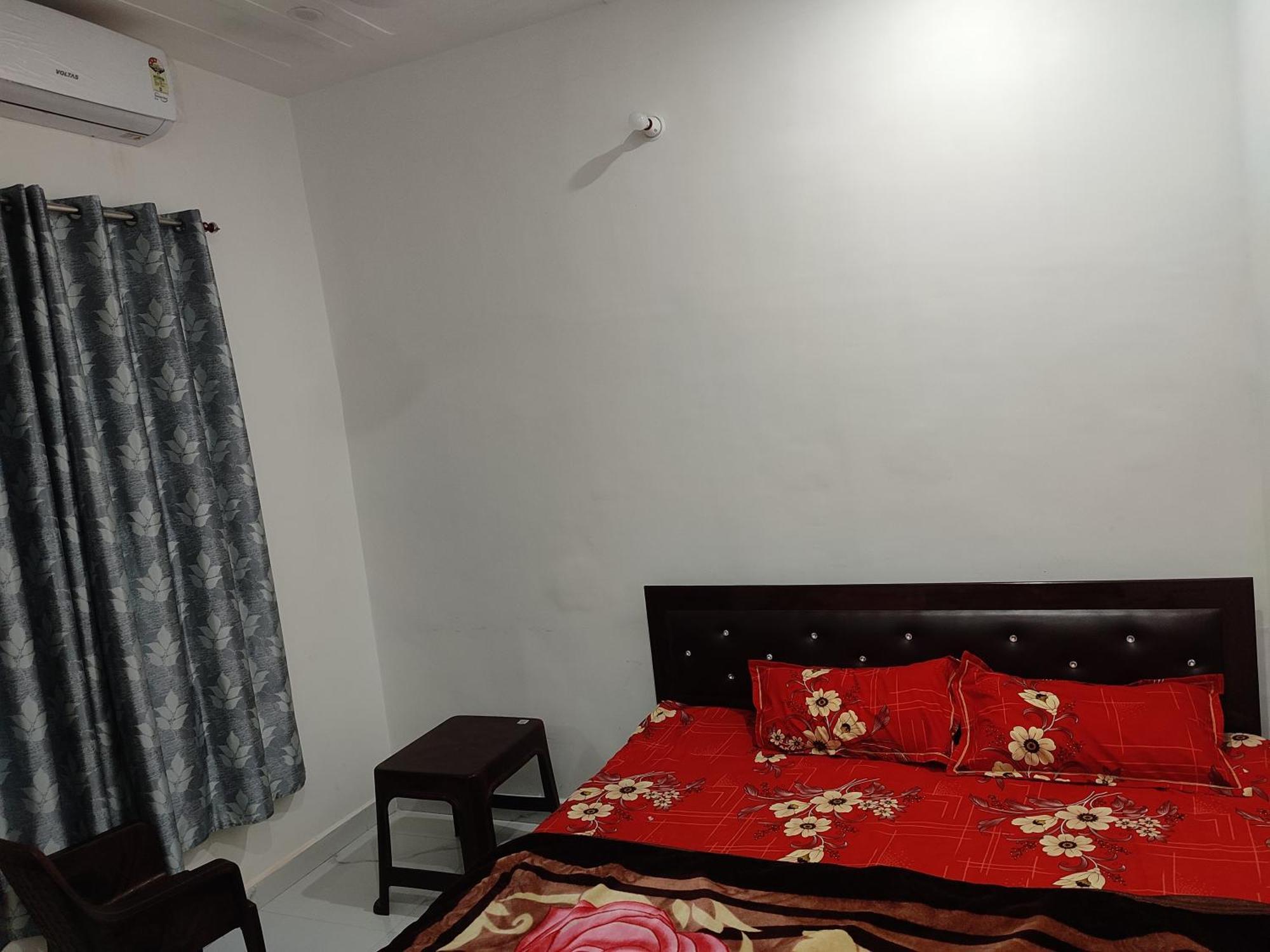 Guest house Shanti Palace Chudamani Chauraha *