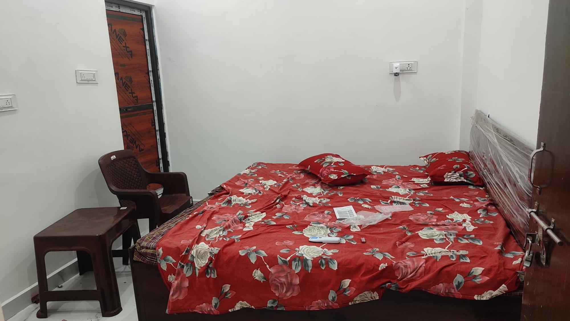 Shanti Palace Chudamani Chauraha * Ayodhya