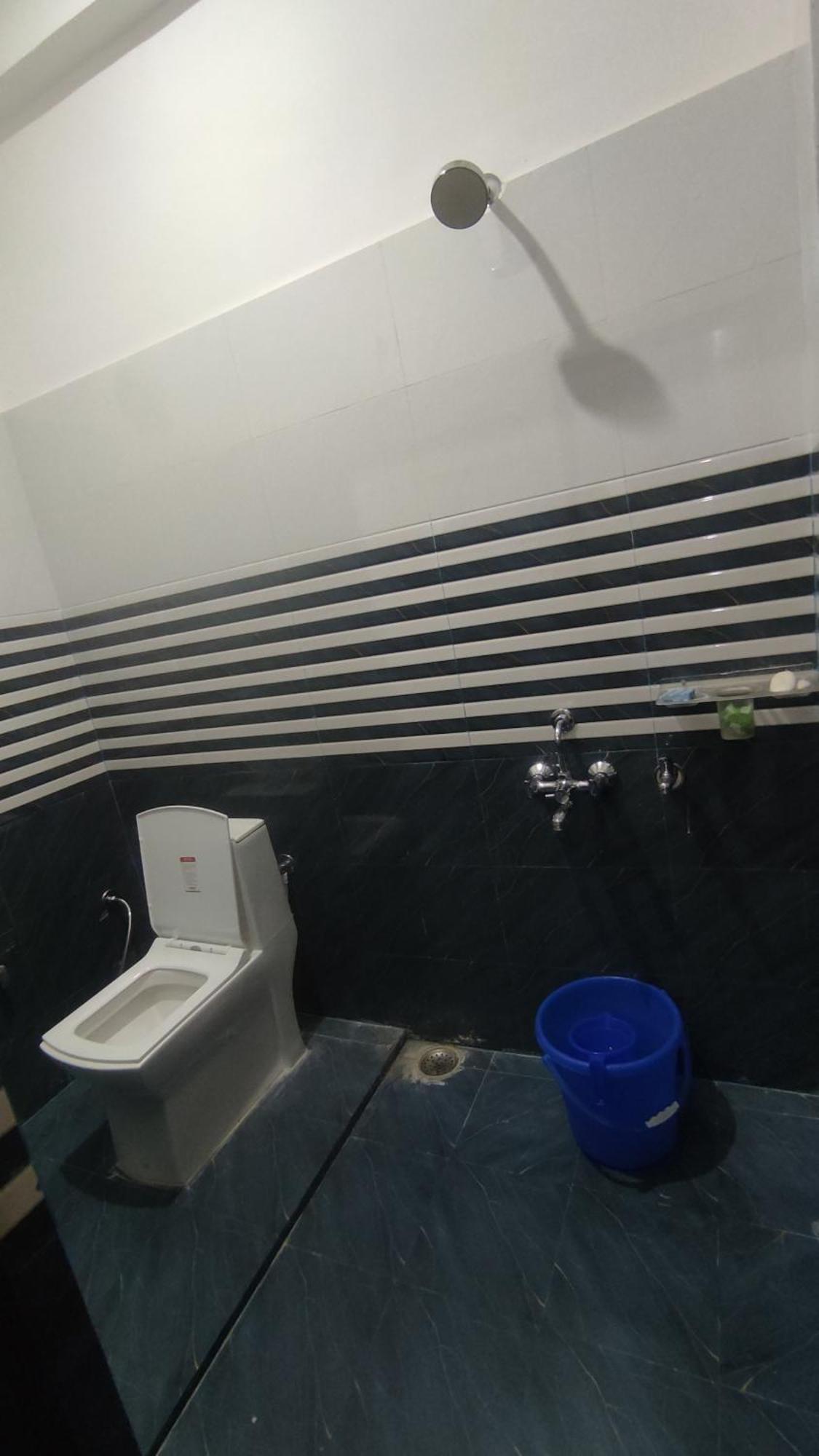 Shanti Palace Chudamani Chauraha Guest house