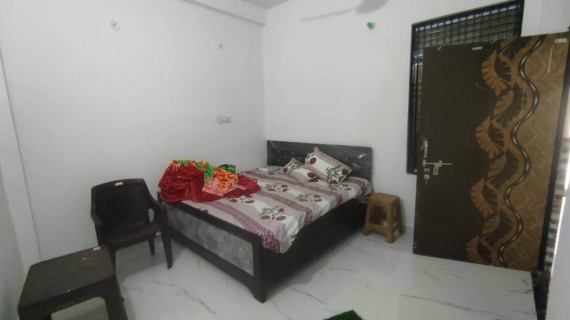 Shanti Palace Chudamani Chauraha