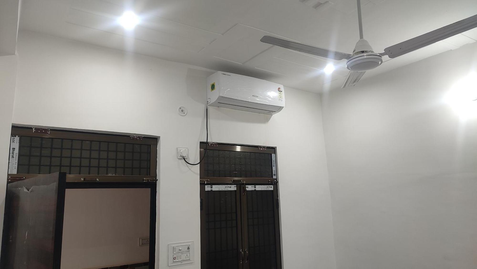 Guest house Shanti Palace Chudamani Chauraha *
