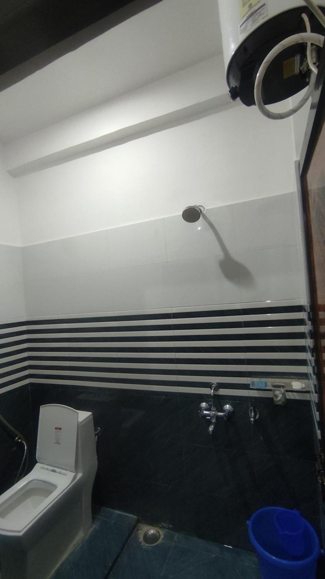 Shanti Palace Chudamani Chauraha Guest house