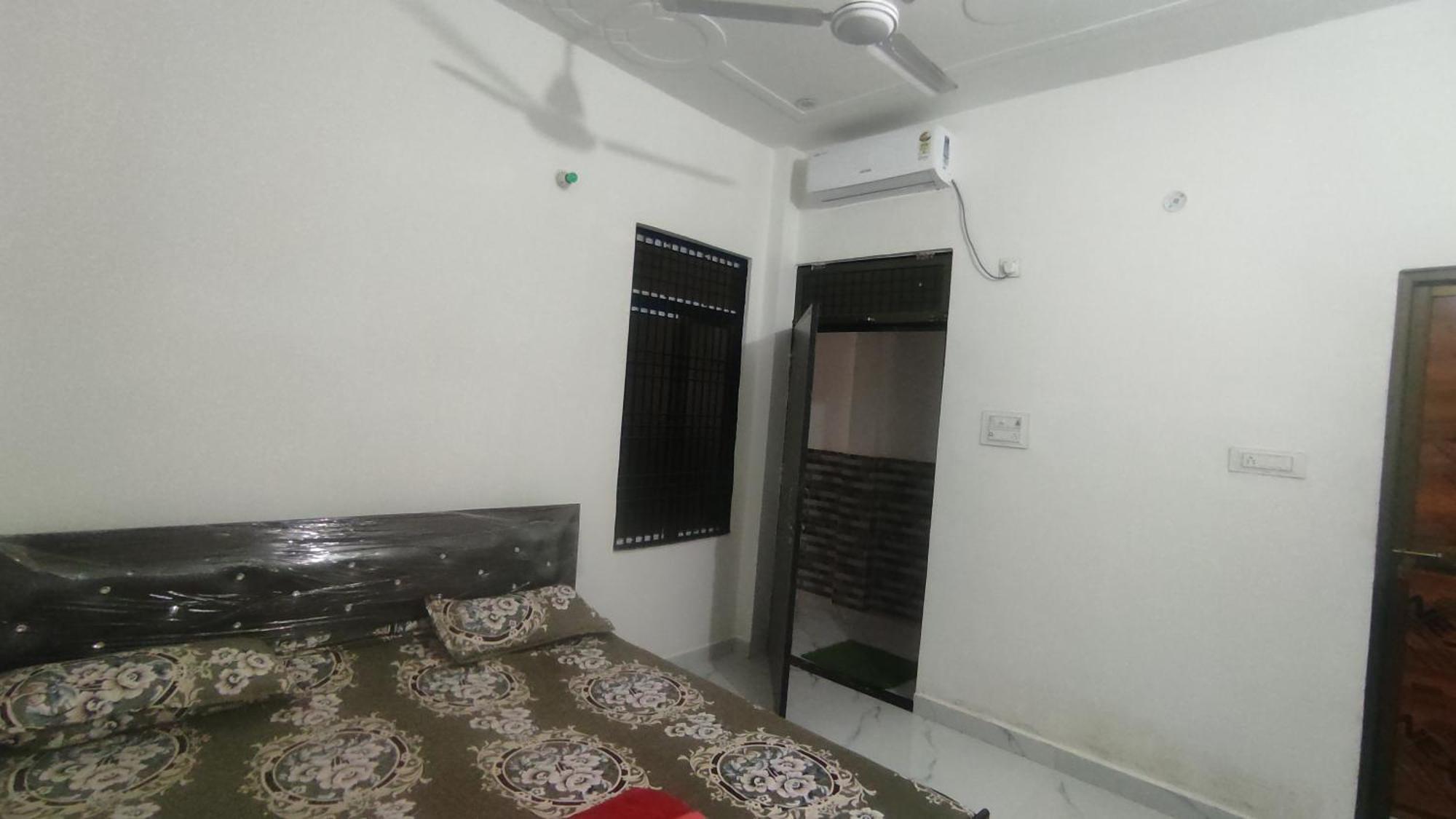 Shanti Palace Chudamani Chauraha Guest house Ayodhya