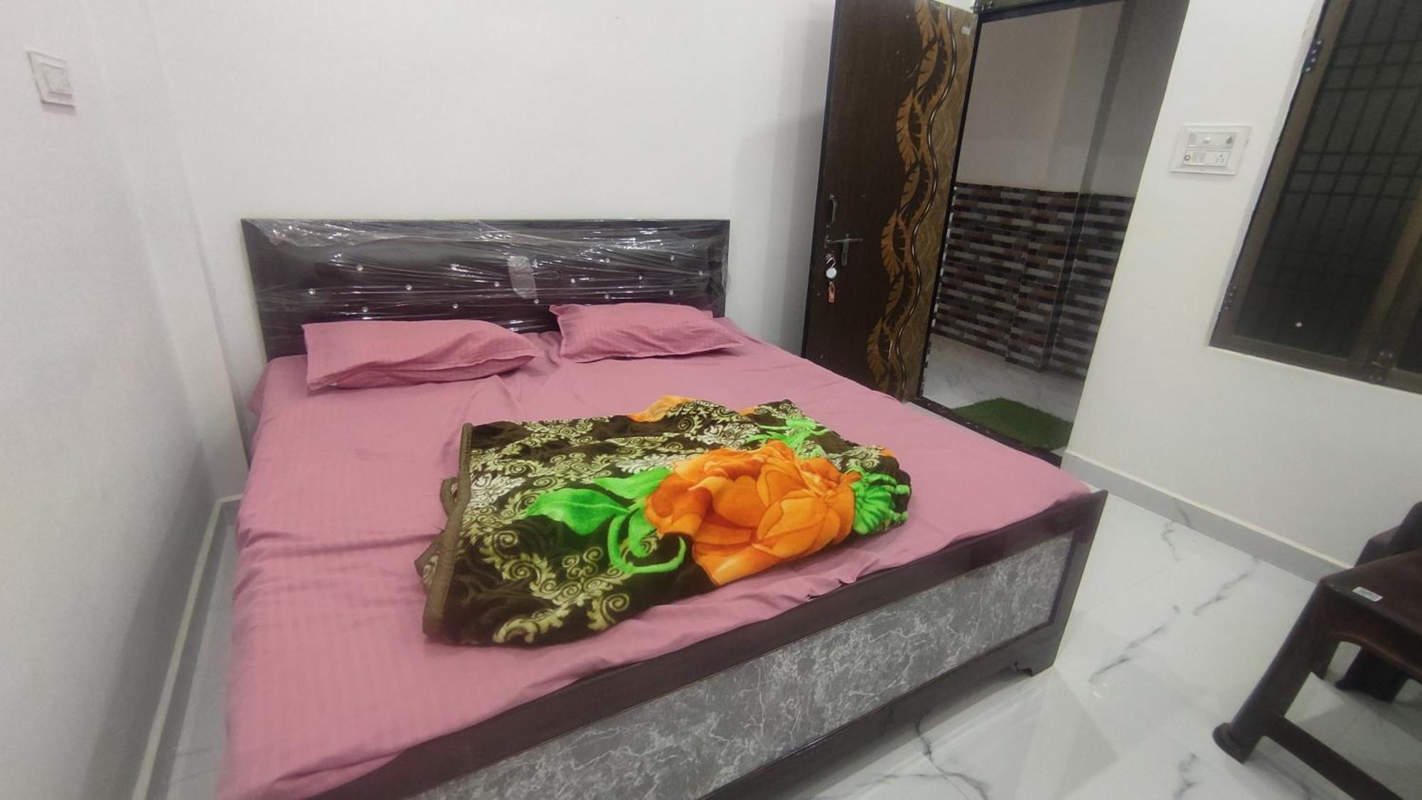 Guest house Shanti Palace Chudamani Chauraha Ayodhya
