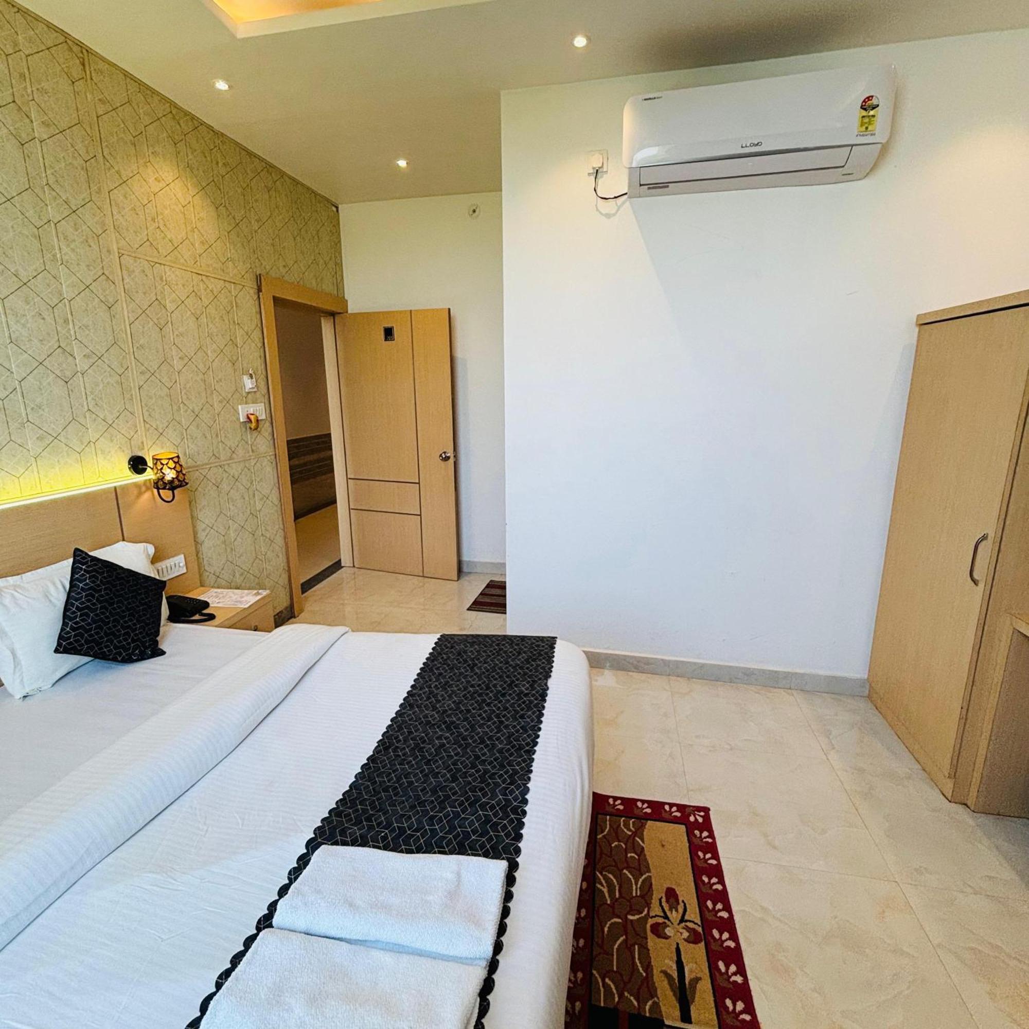 Hotel Ramay Palace 400 Meter From Ram Mandir Ayodhya