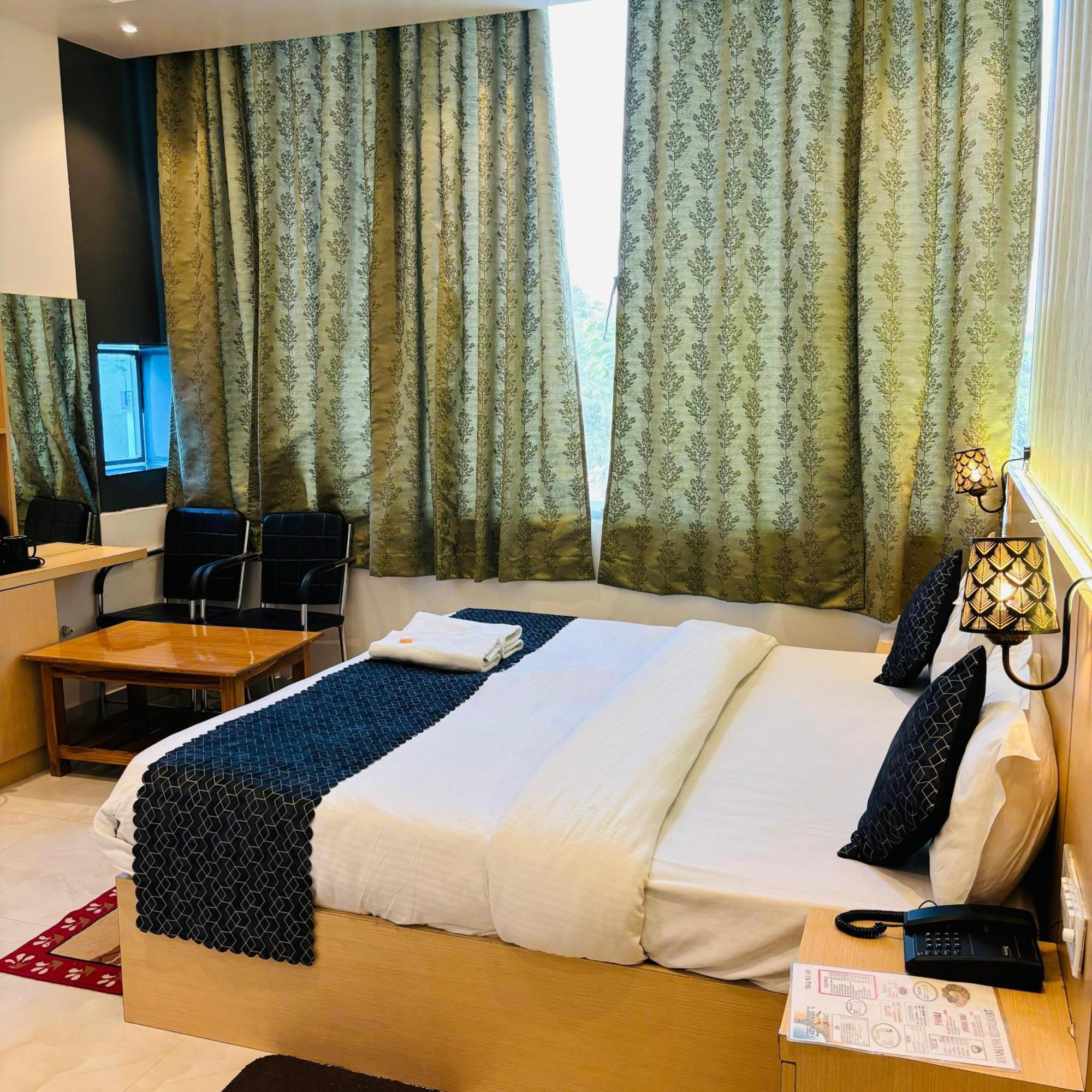 Hotel Ramay Palace 400 Meter From Ram Mandir 3*