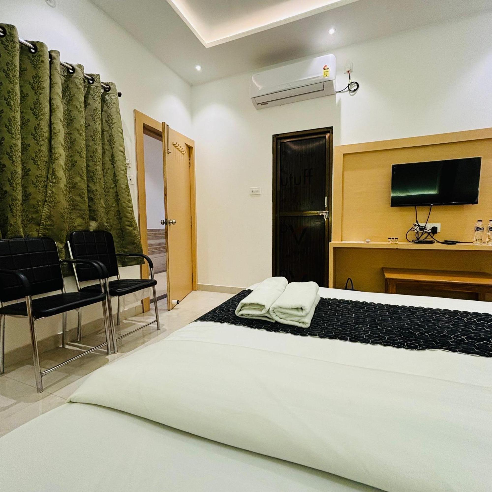 Ramay Palace 400 Meter From Ram Mandir Hotel
