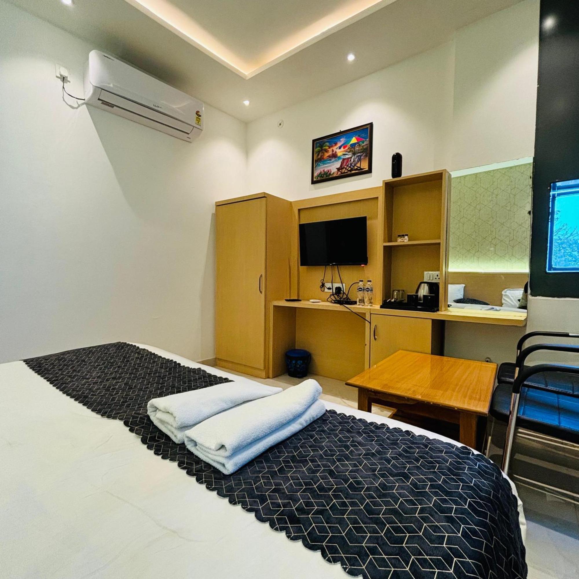 Ramay Palace 400 Meter From Ram Mandir Hotel 3*