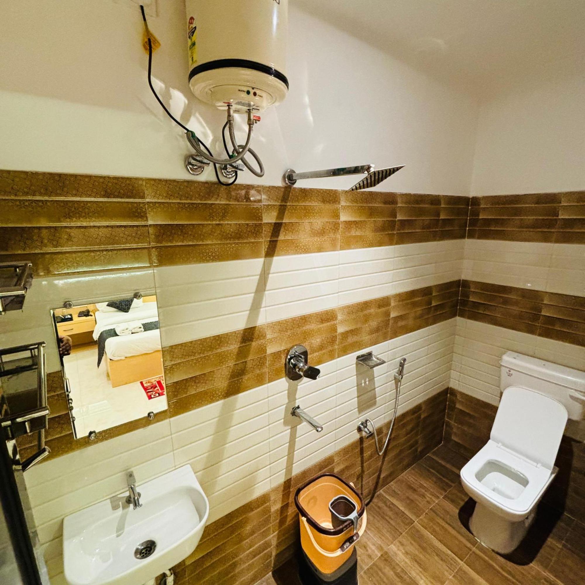 Hotel Ramay Palace 400 Meter From Ram Mandir 3*