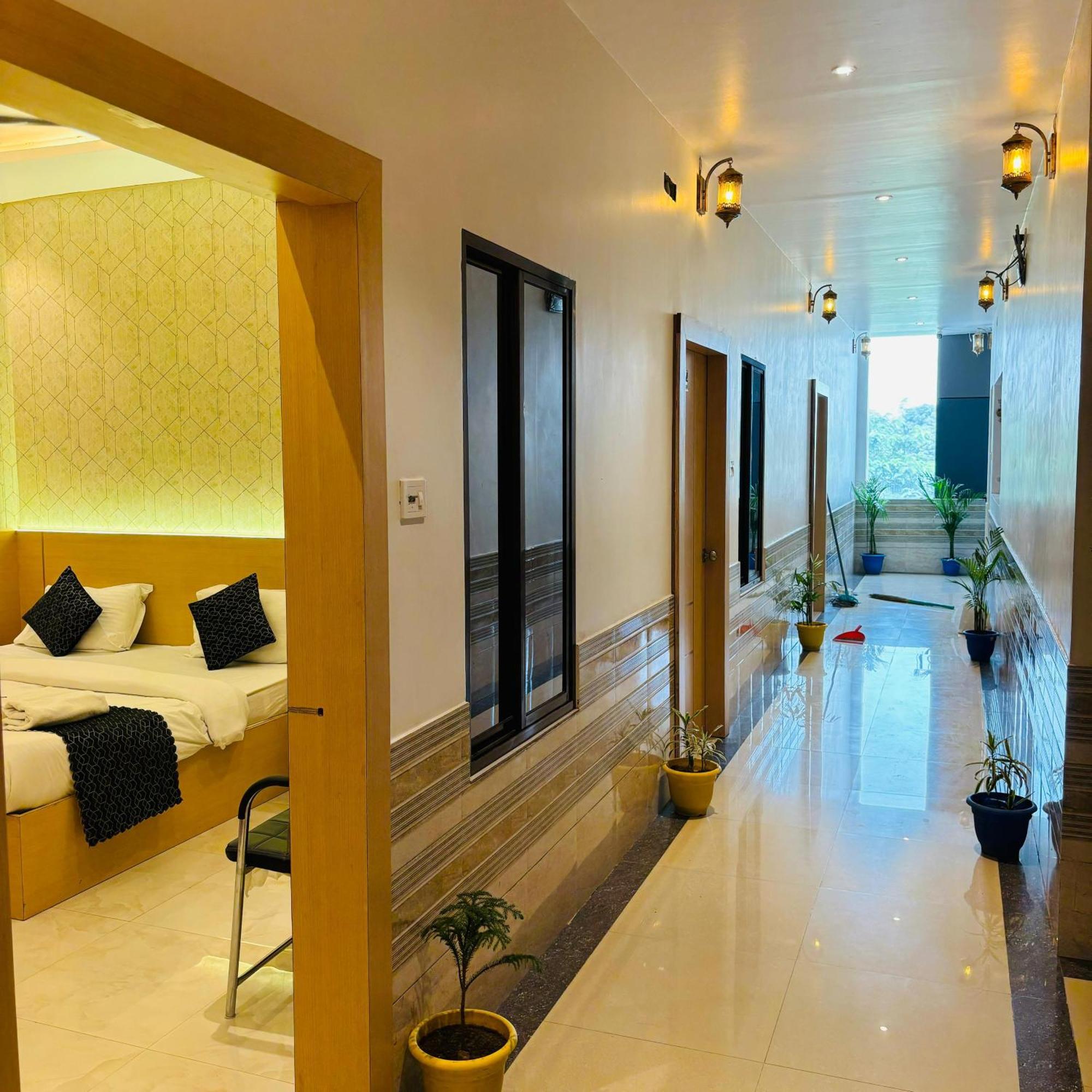 Ramay Palace 400 Meter From Ram Mandir Hotel 3*