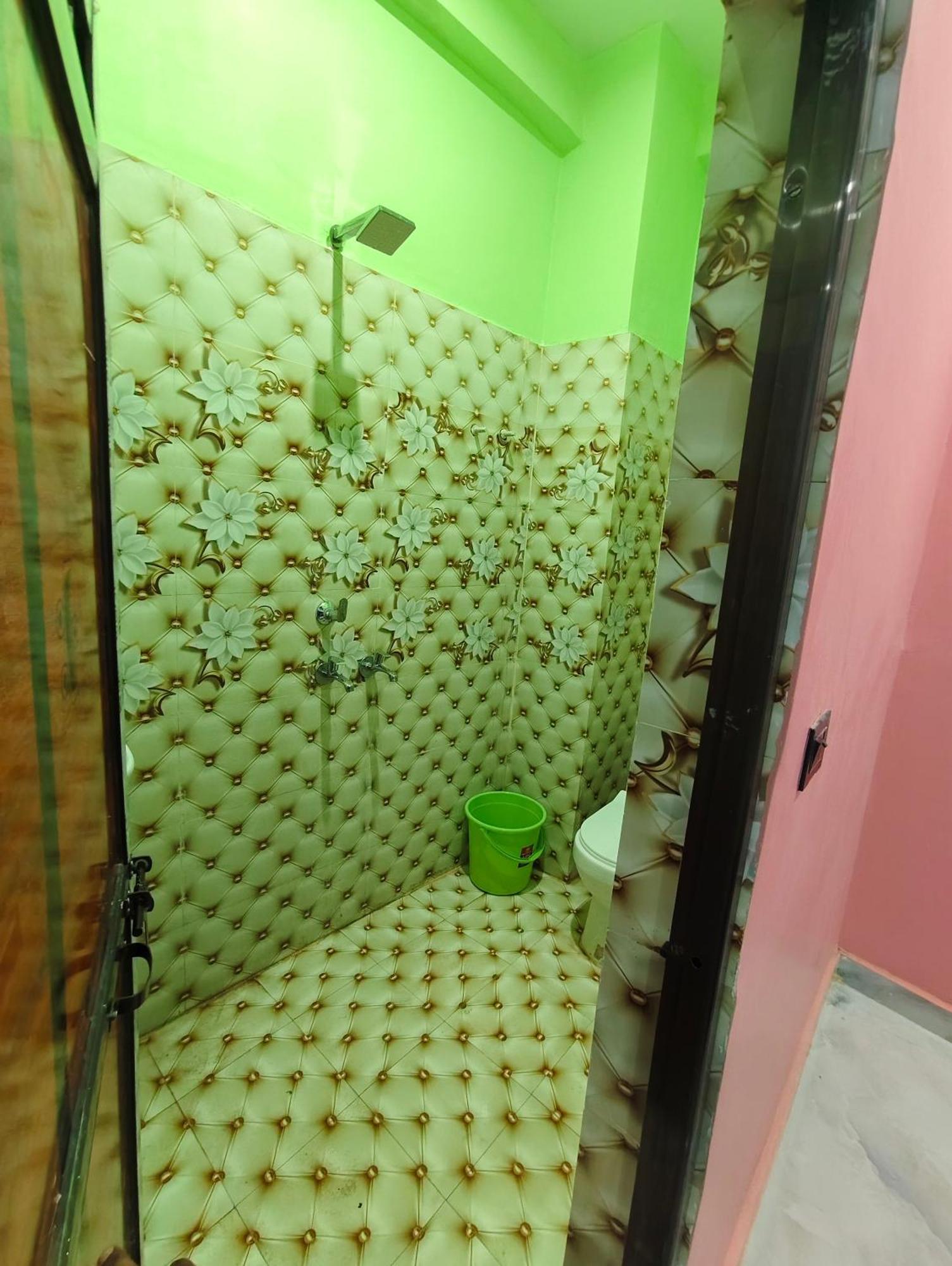Chandrika Palace Near Dham Railway Station Guest house