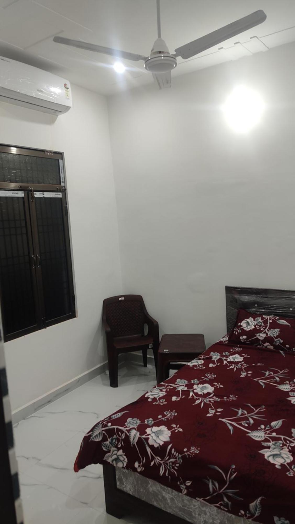 Shanti Palace Chudamani Chauraha *