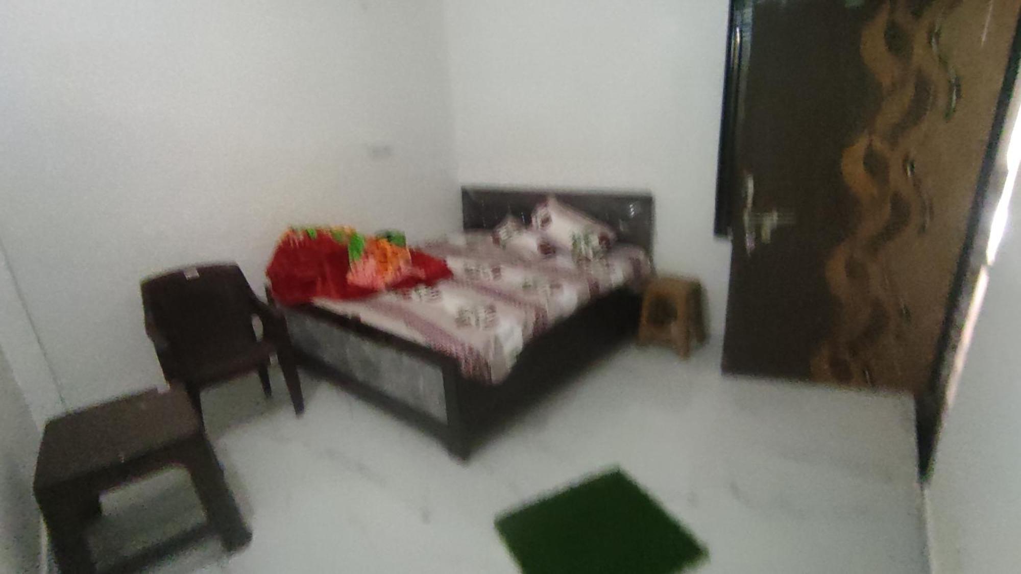 Shanti Palace Chudamani Chauraha Guest house