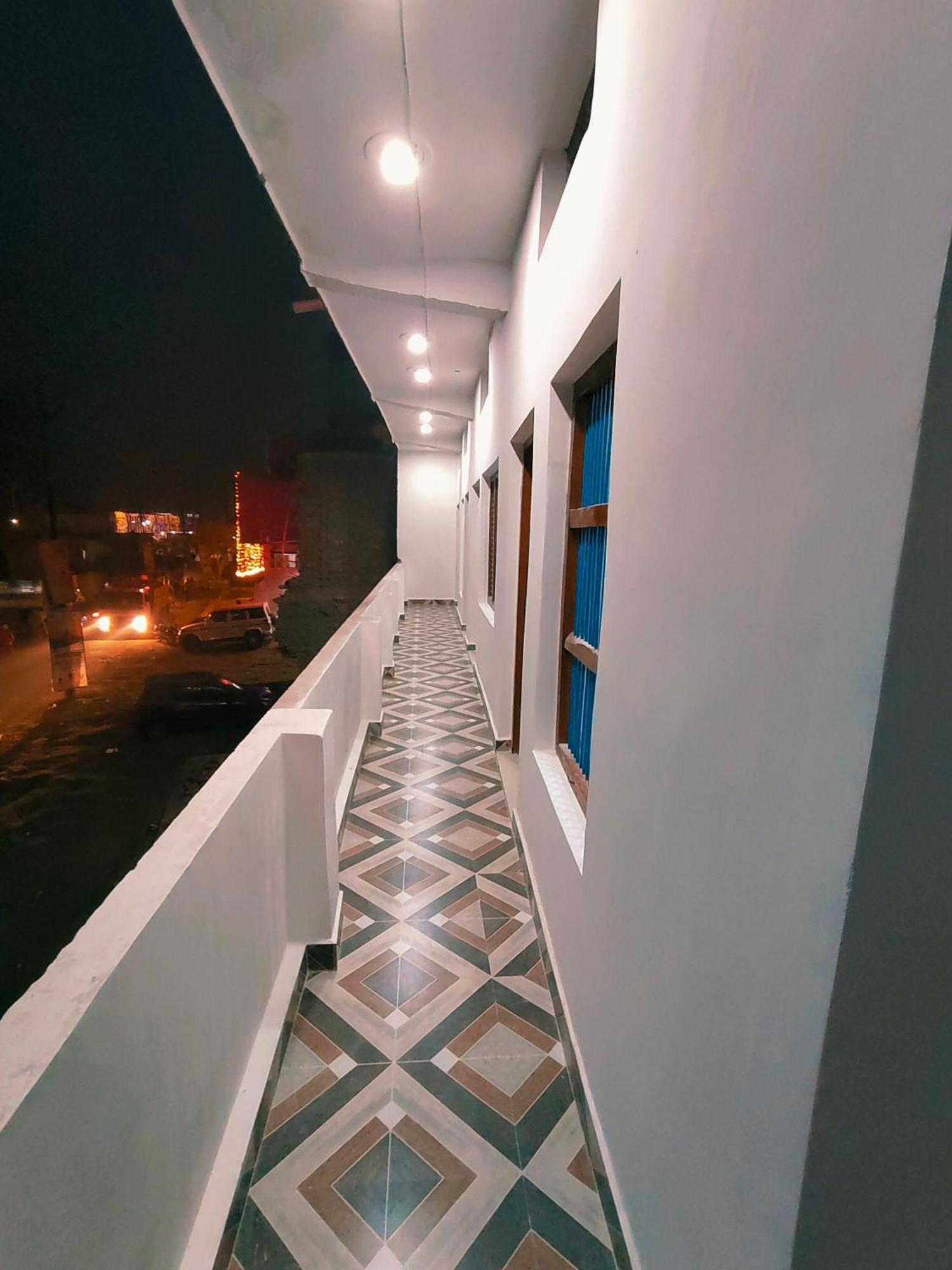 रामेंद्रा पैलेस *
