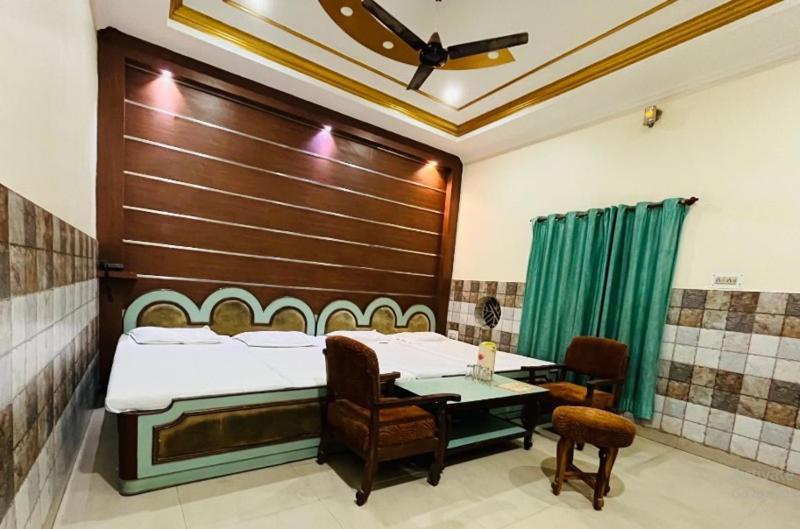 Shri Ram Hotel