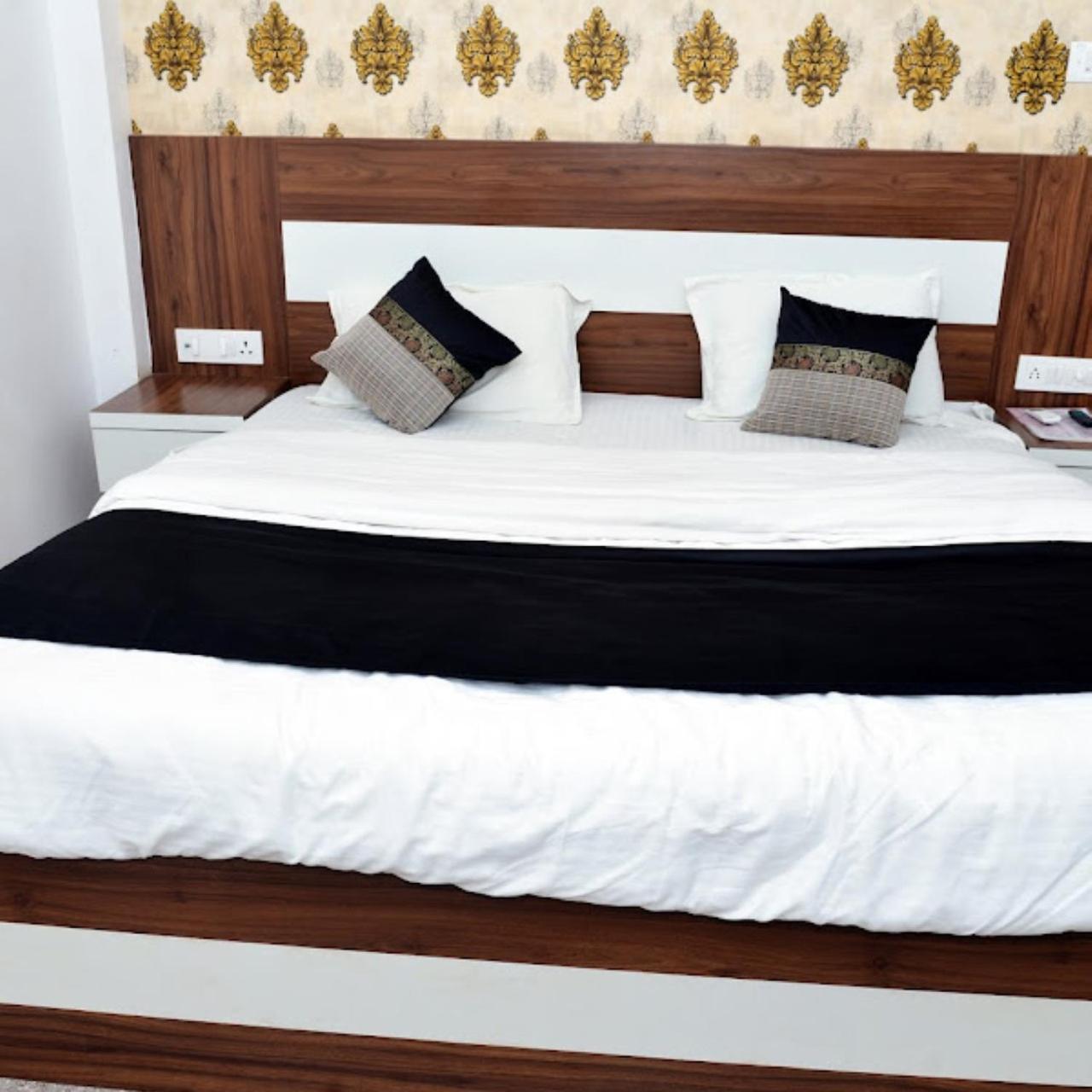 Hotel The Ramay Palace Ayodhya