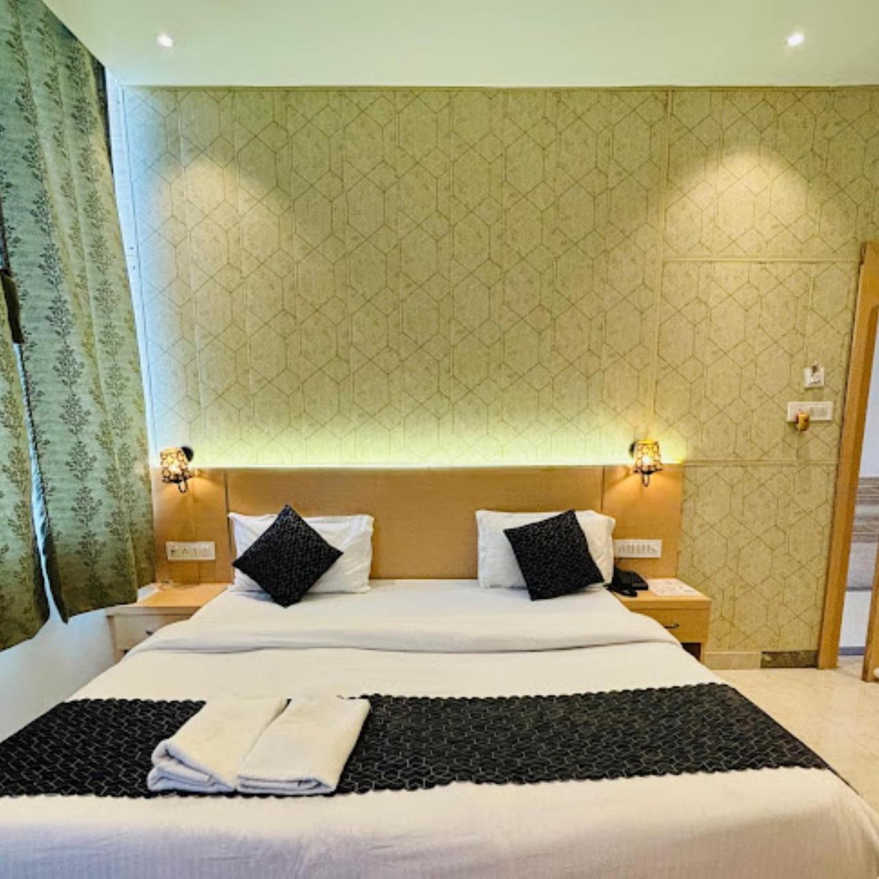 Hotel The Ramay Palace Ayodhya