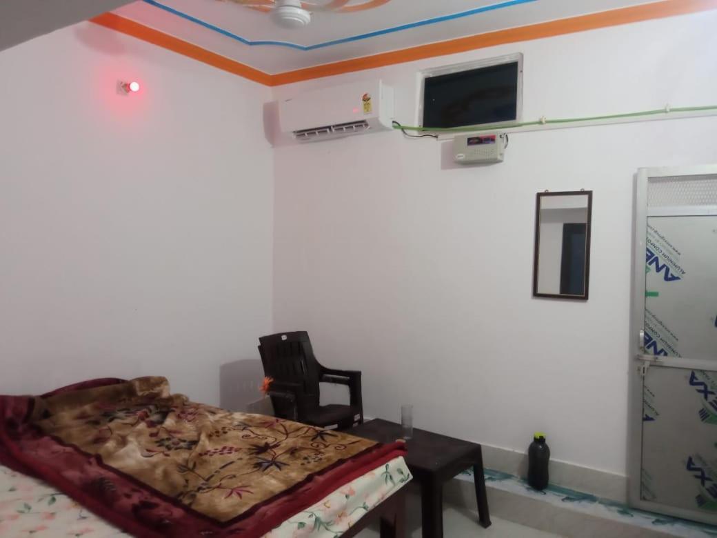 S K Shukla Guest house *
