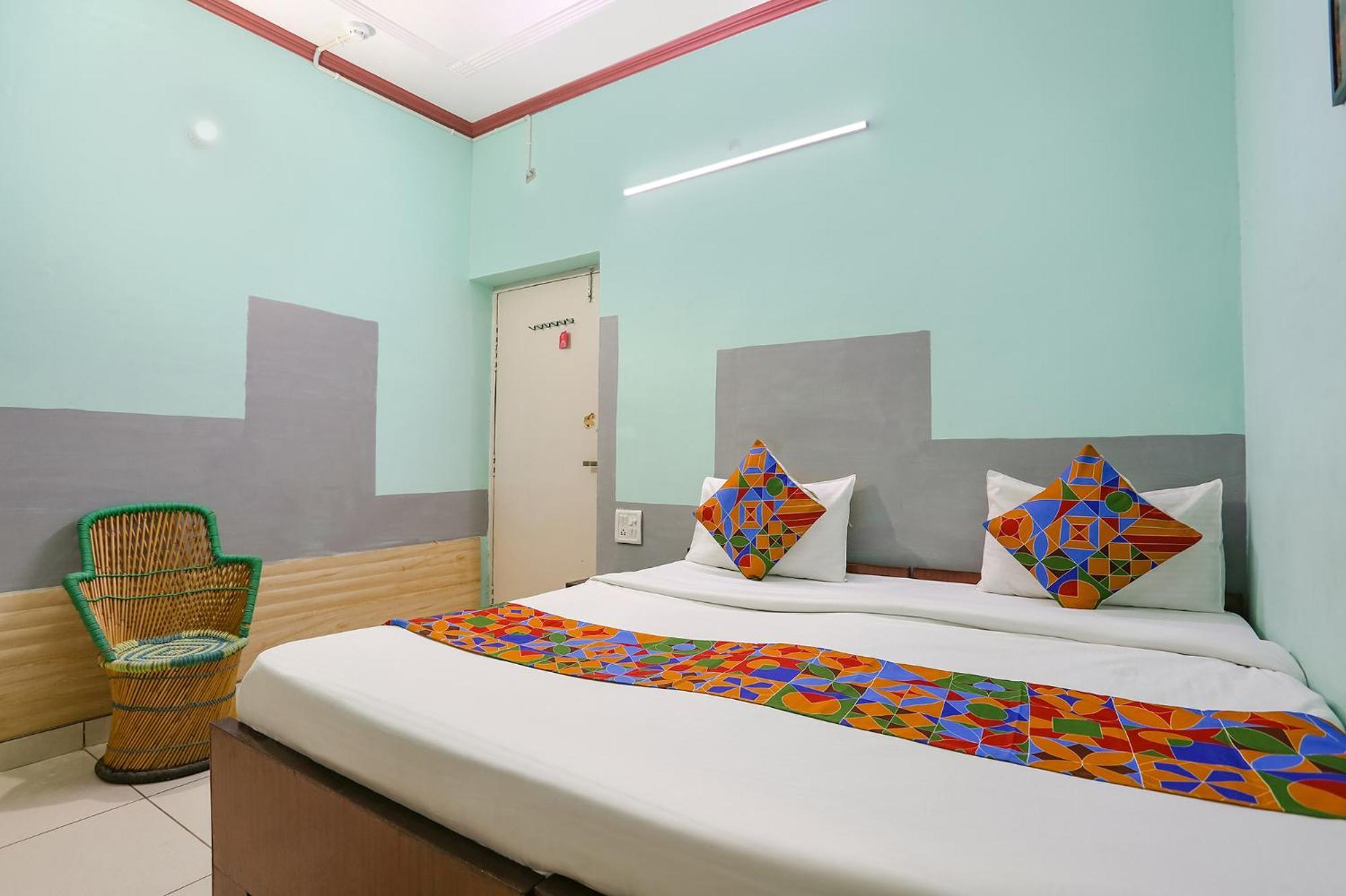 Premium Ayodhaya With Ac And Free Pick Up From Station Hotel
