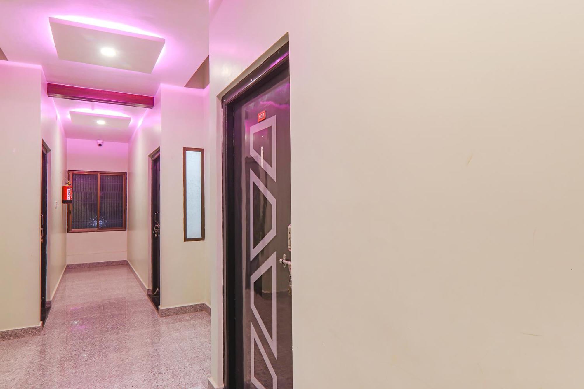 Fabexpress Saryu Hotel