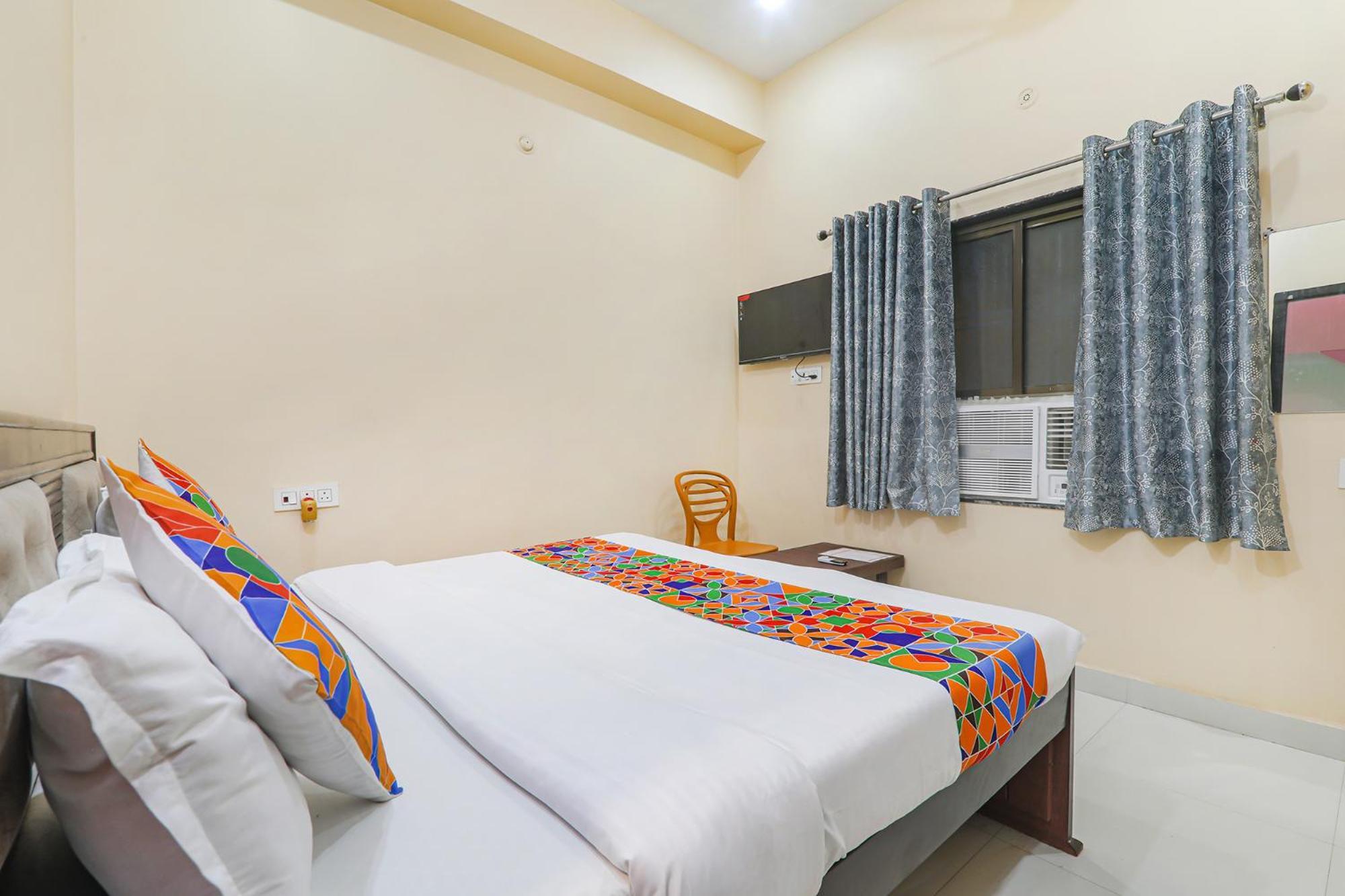 Hotel Fabexpress Saryu