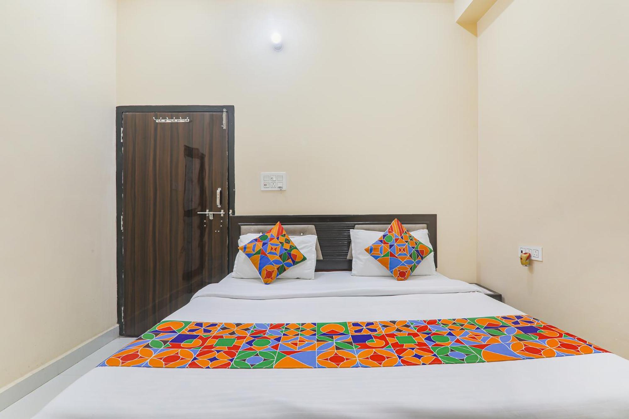 Fabexpress Saryu Hotel