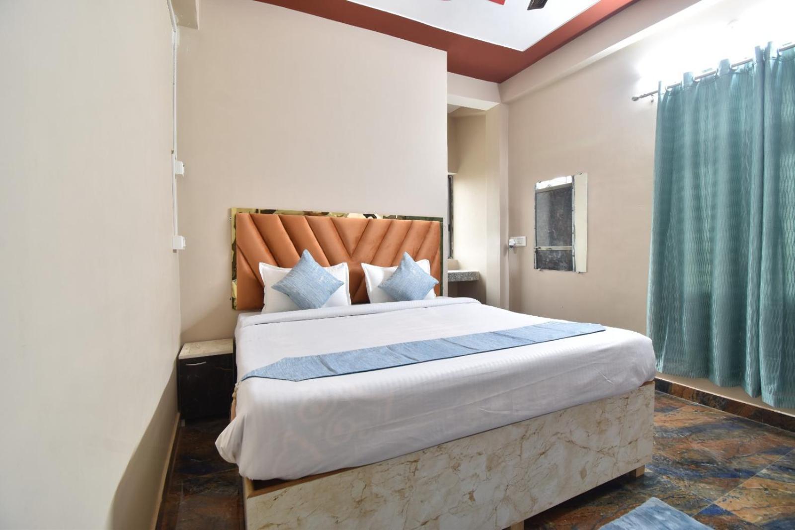 Premium Ayodhaya With Ac And Free Pick Up From Station Hotel Ayodhya