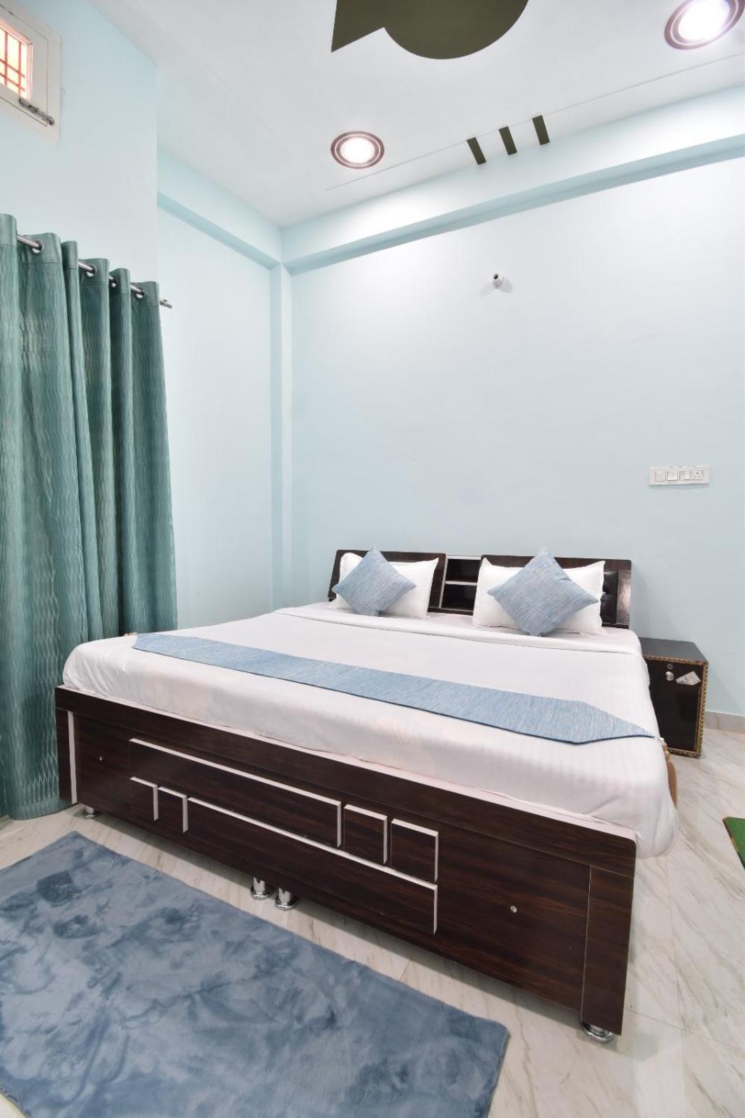 Hotel Premium Ayodhaya With Ac And Free Pick Up From Station