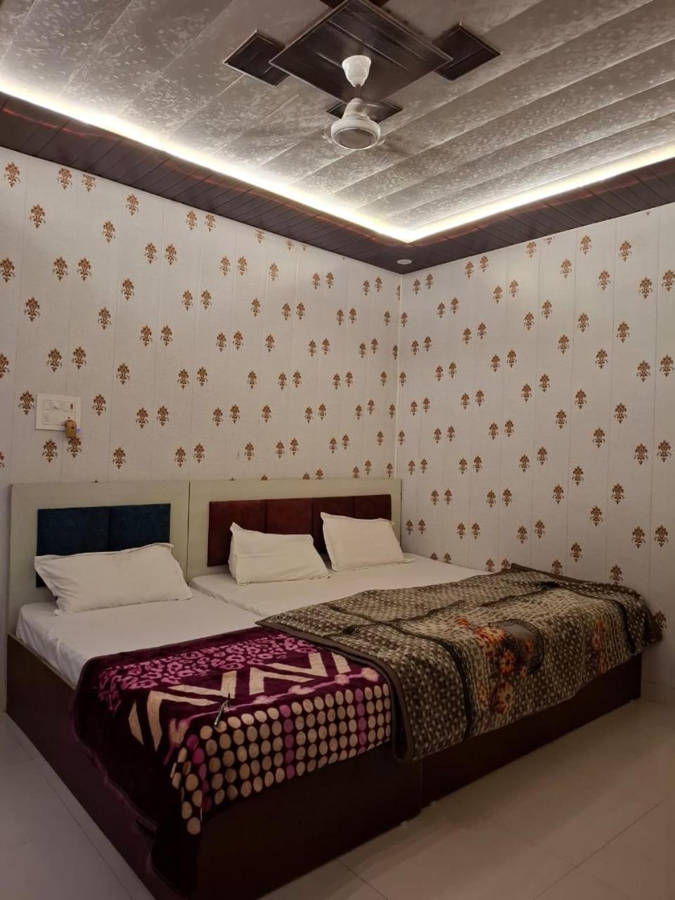 Shri Omkar Nath Athithi Niwas Guest house *