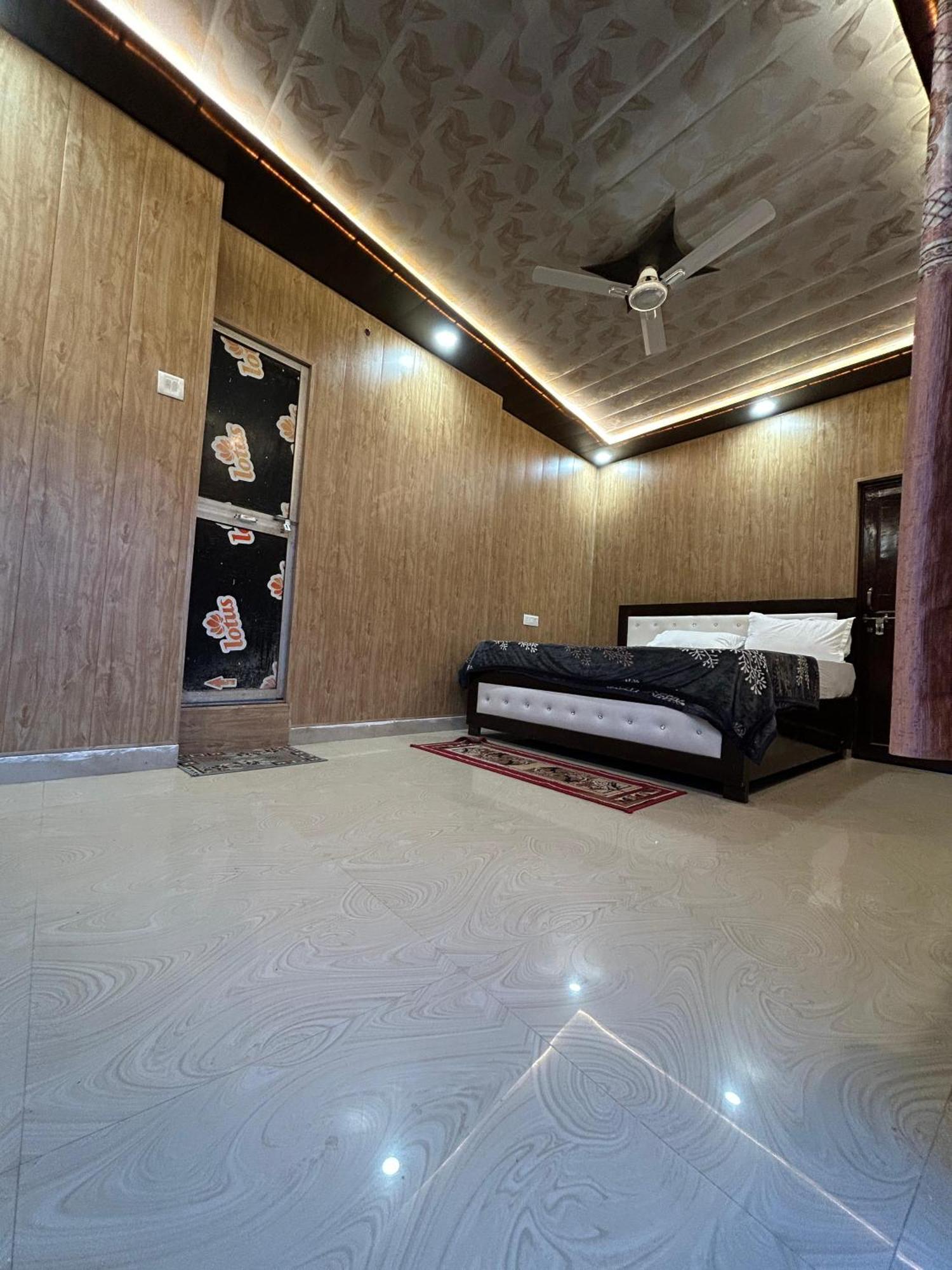 Shri Omkar Nath Athithi Niwas Ayodhya