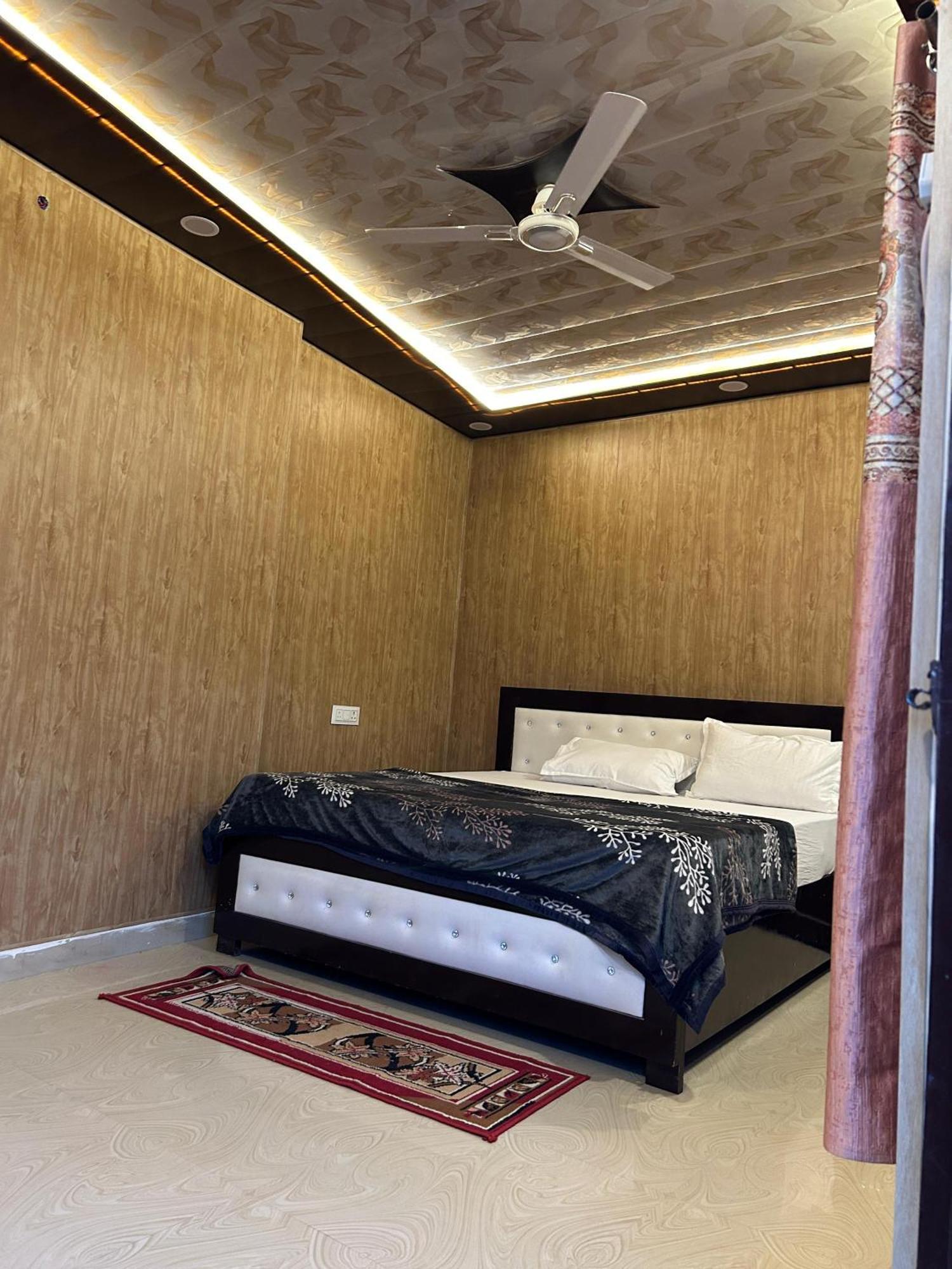 Shri Omkar Nath Athithi Niwas Guest house Ayodhya