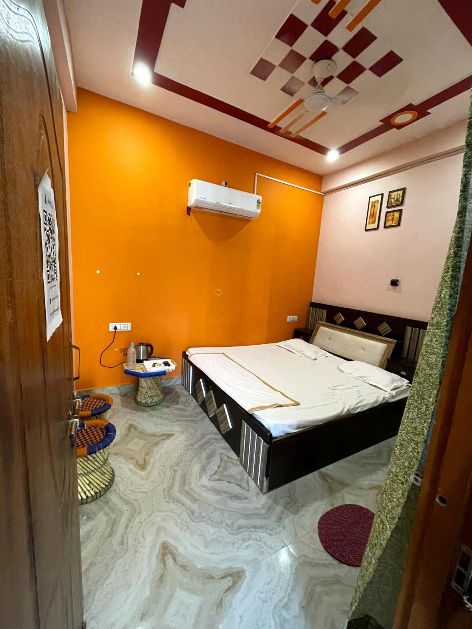 Shri Omkar Nath Athithi Niwas Guest house *