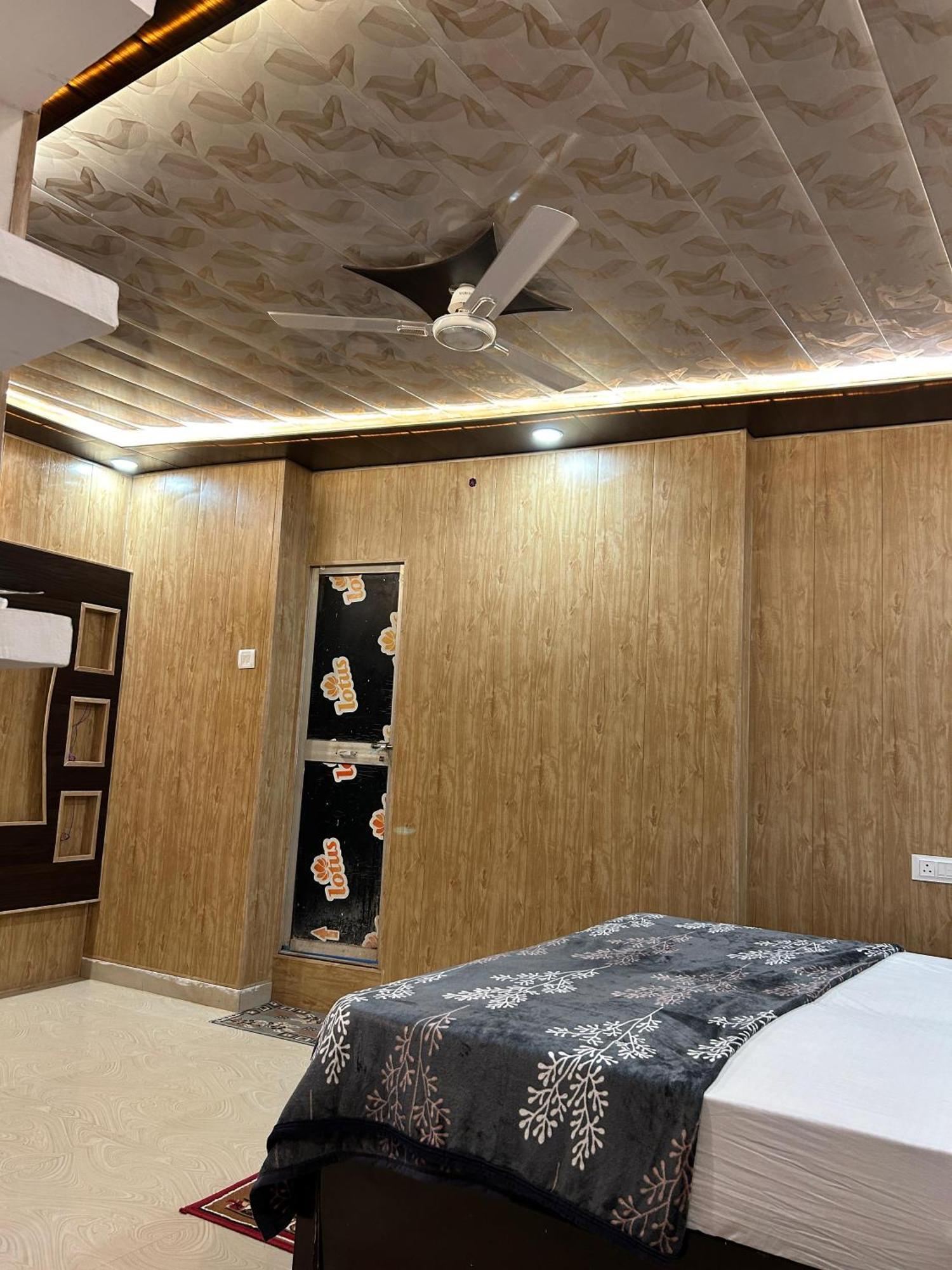 Guest house Shri Omkar Nath Athithi Niwas