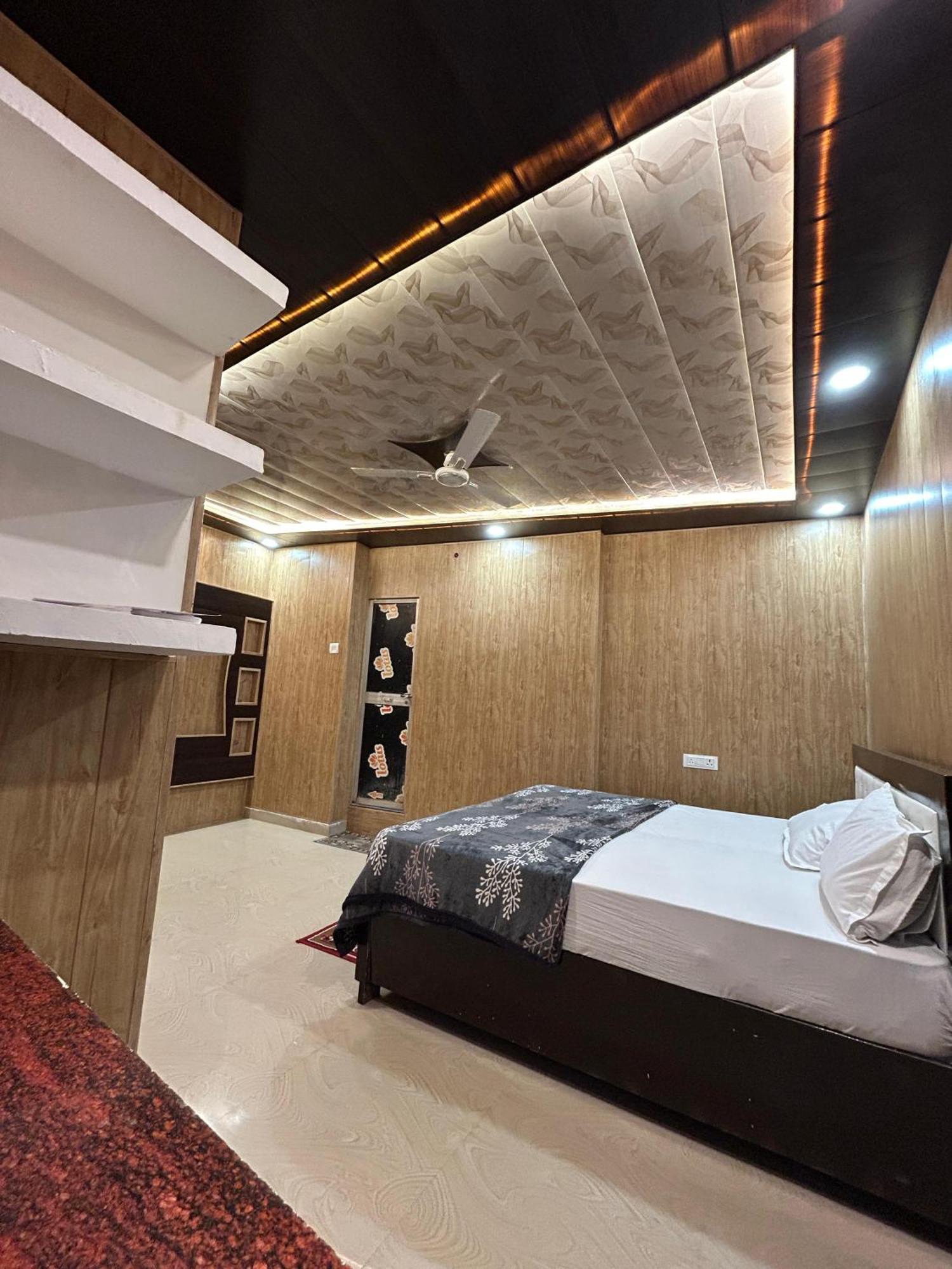 Shri Omkar Nath Athithi Niwas Guest house Ayodhya