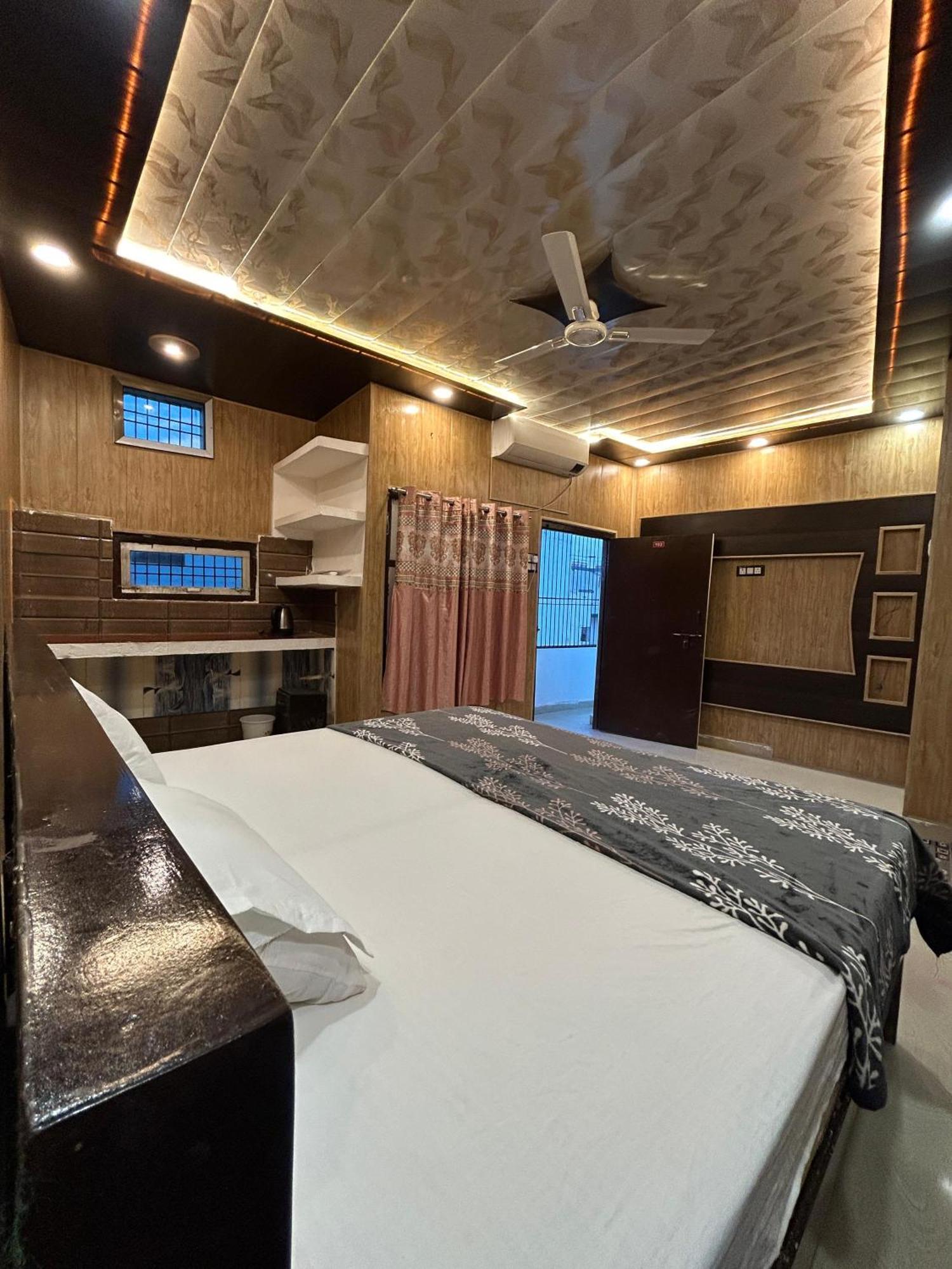 Shri Omkar Nath Athithi Niwas Guest house