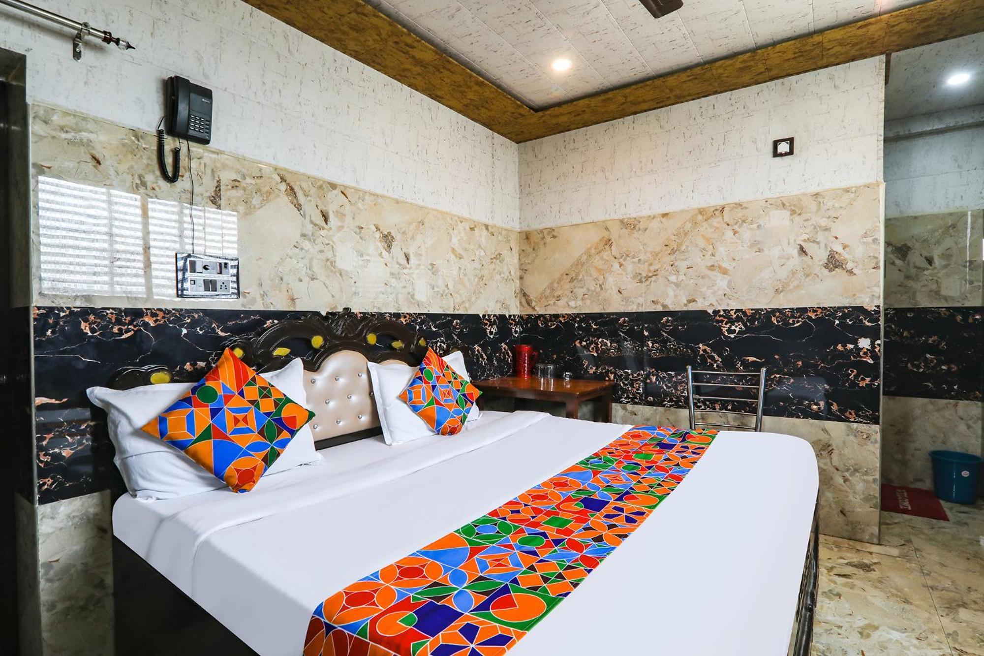 Hotel Fabhotel Raghunandan 4*