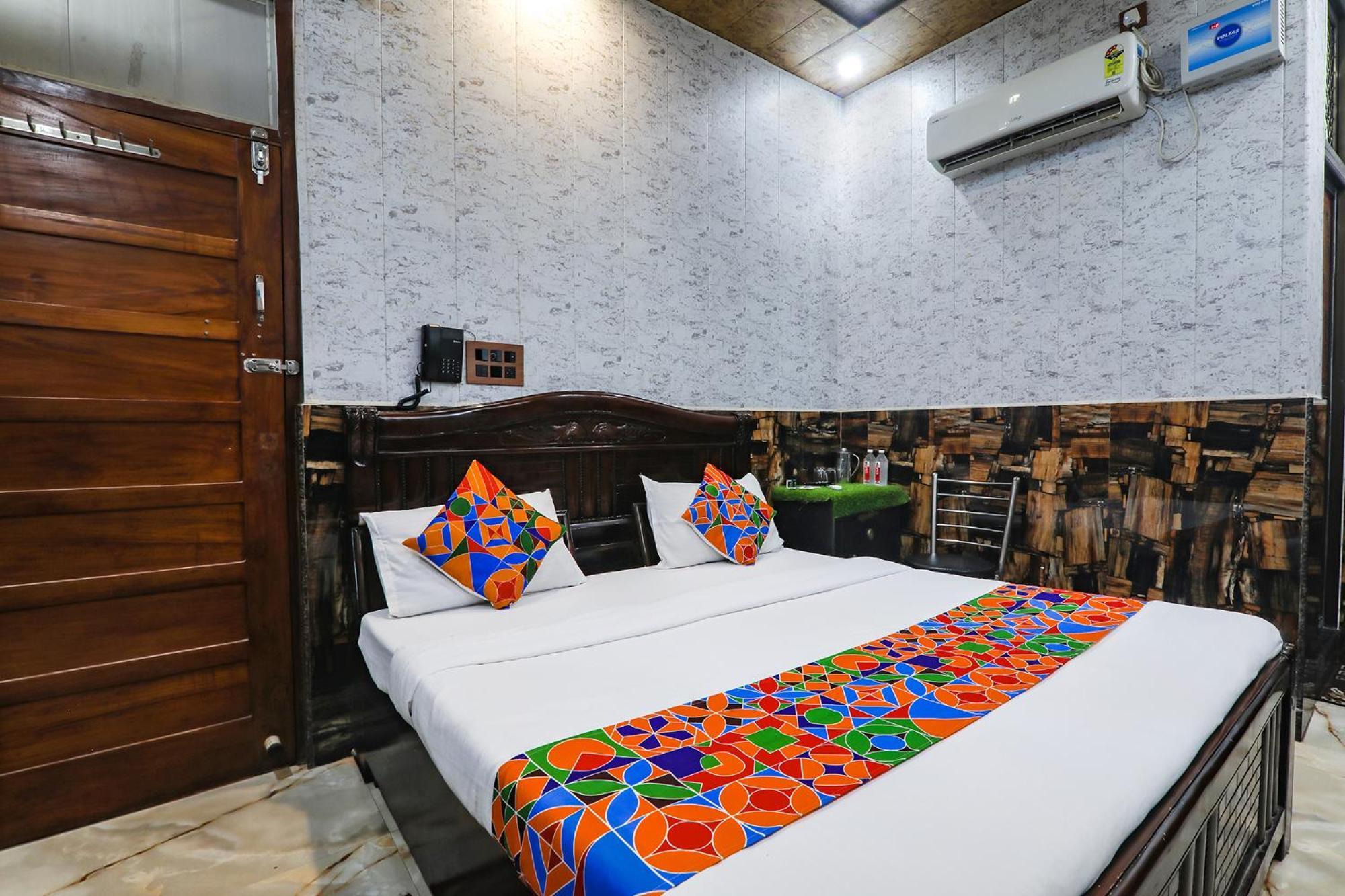 Hotel Fabhotel Raghunandan