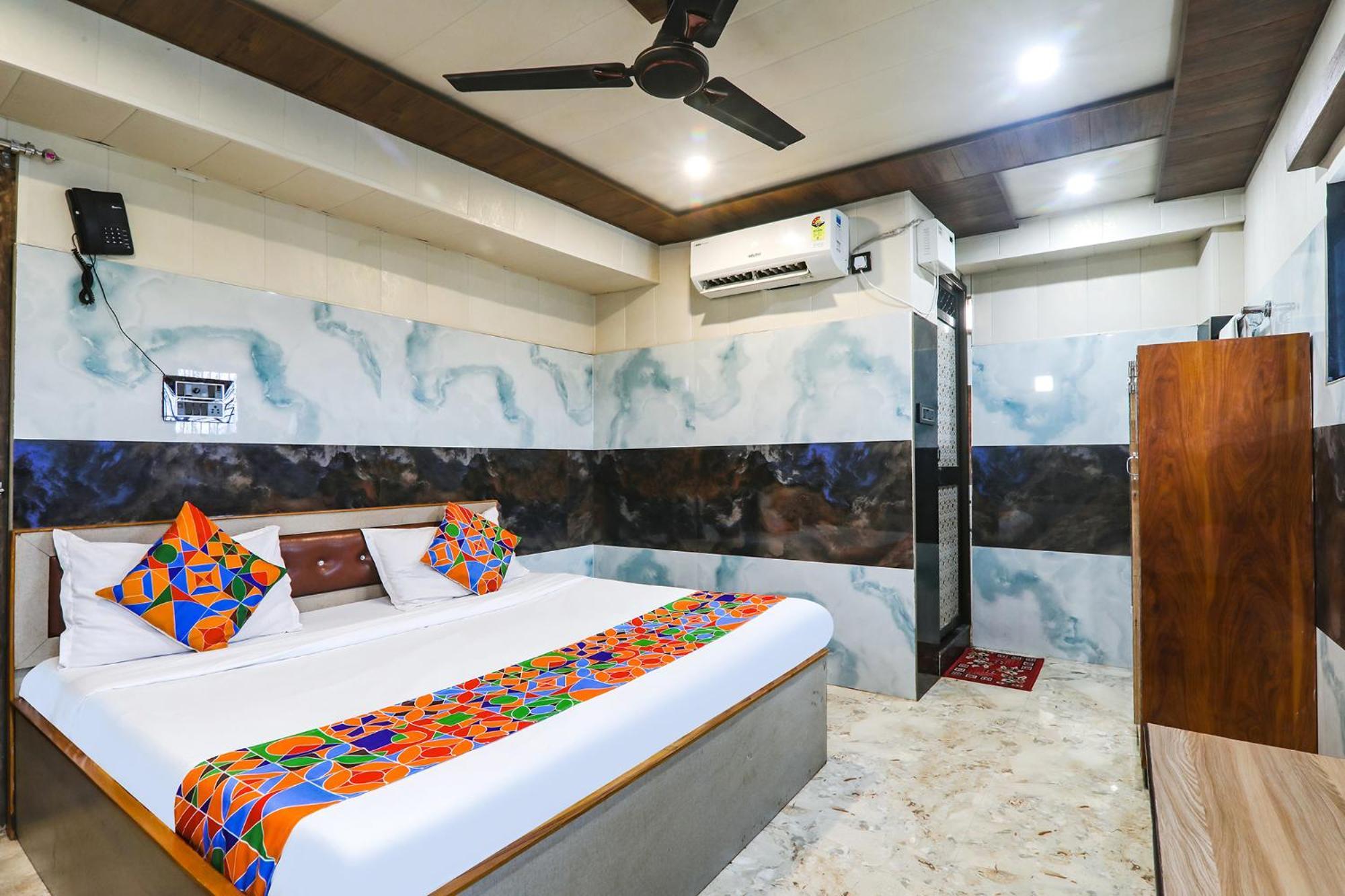 Hotel Fabhotel Raghunandan