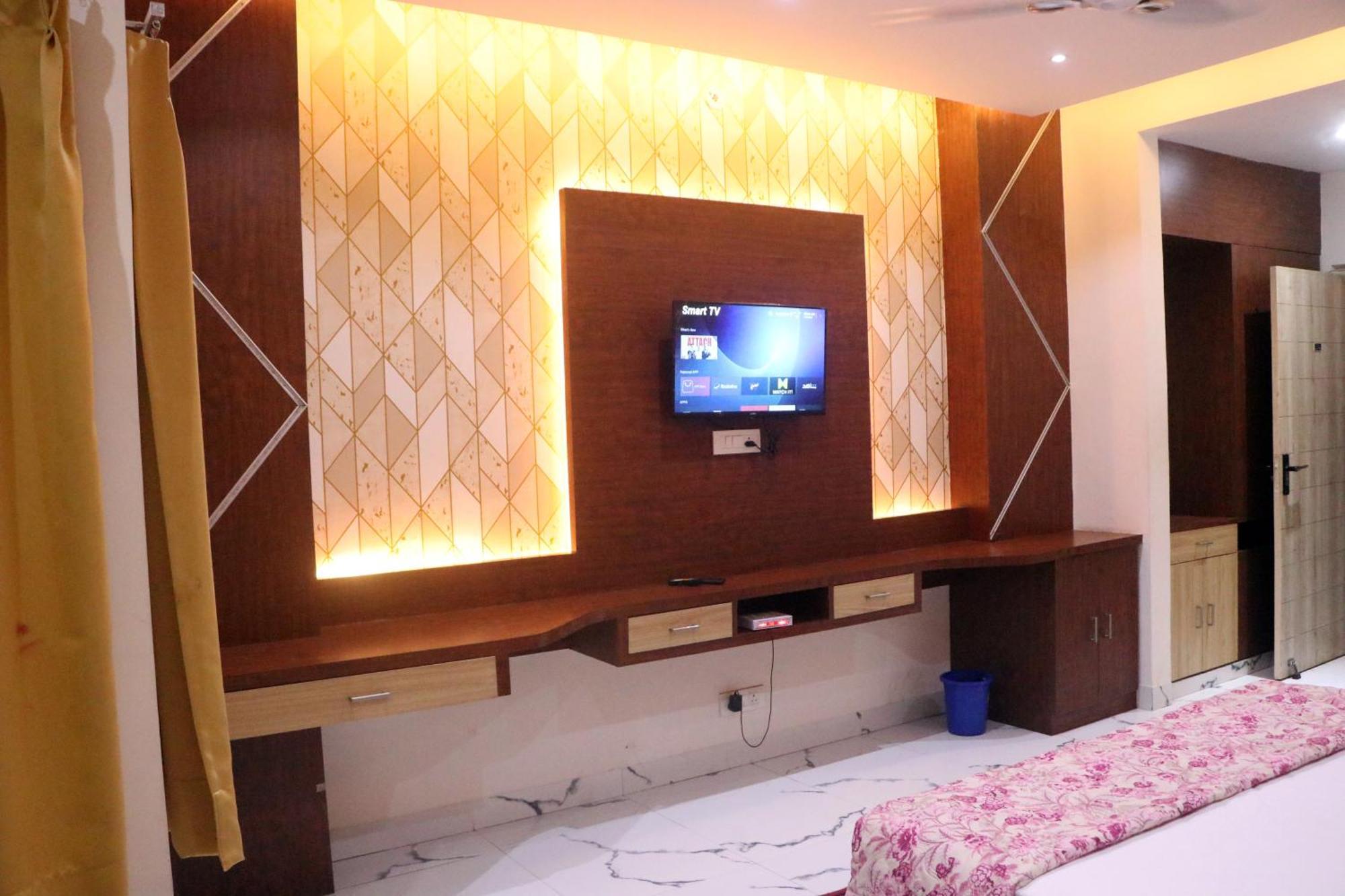 Hotel Rbs & Restaurant 5 Mint Walking Distance From Ram Janam Bhumi Ayodhya