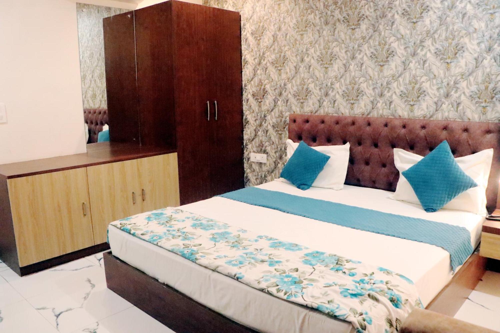 Rbs & Restaurant 5 Mint Walking Distance From Ram Janam Bhumi 4*