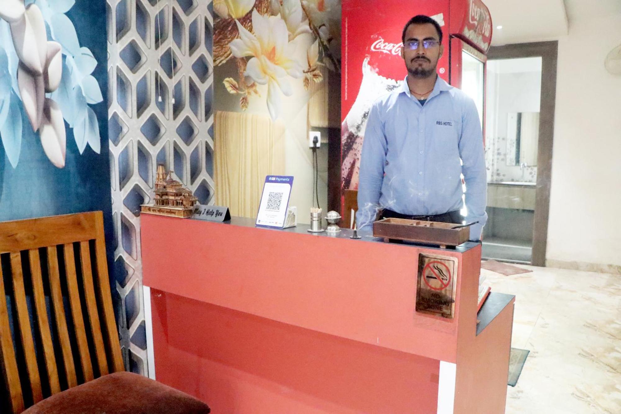 Hotel Rbs & Restaurant 5 Mint Walking Distance From Ram Janam Bhumi 4*