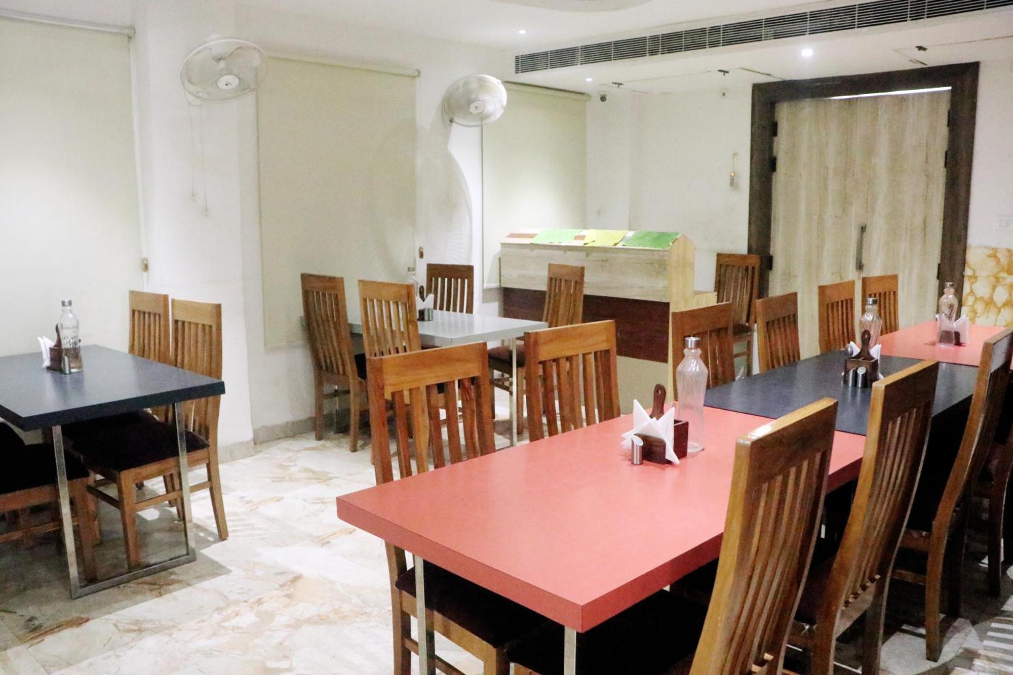 Rbs & Restaurant 5 Mint Walking Distance From Ram Janam Bhumi 4*