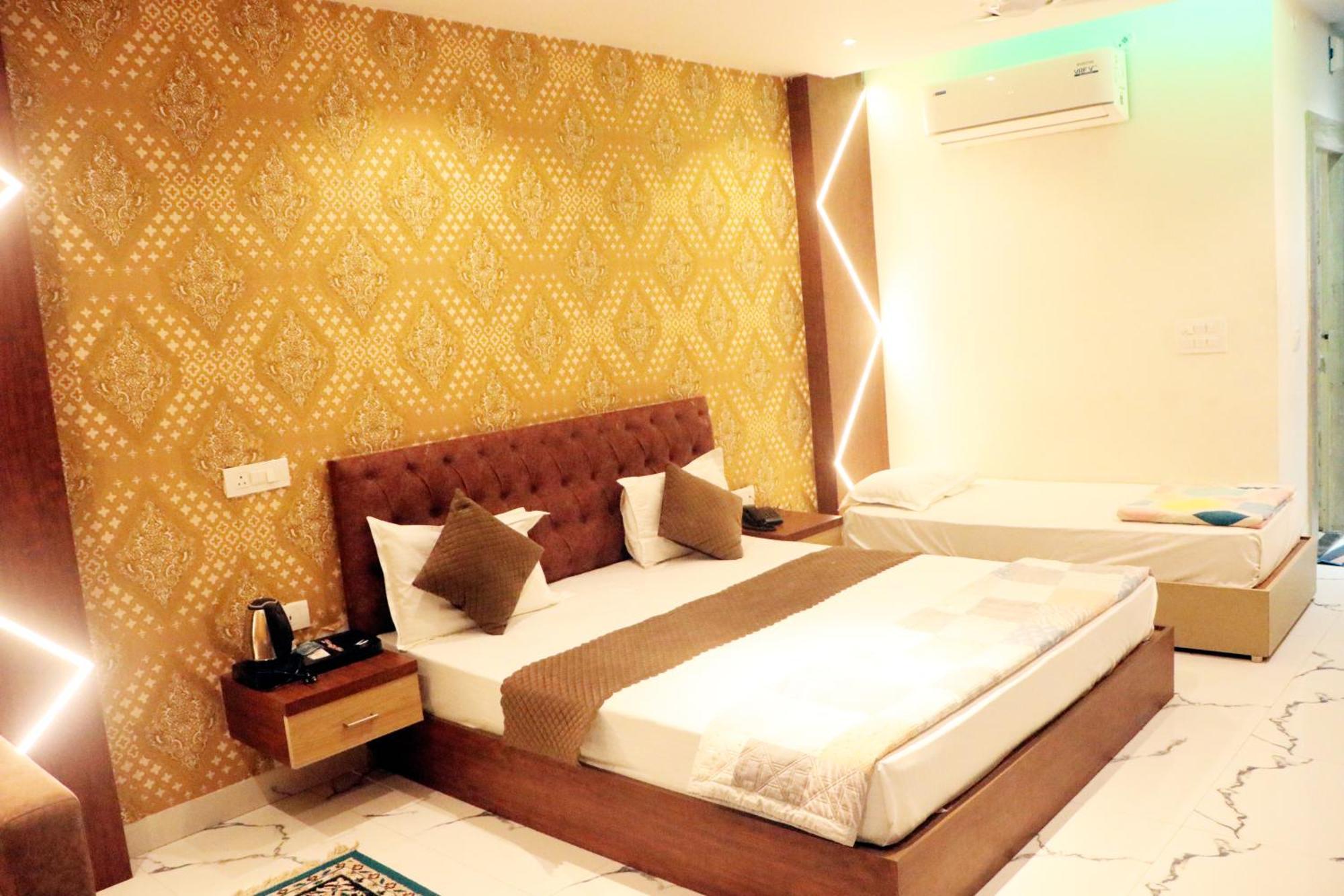 Hotel Rbs & Restaurant 5 Mint Walking Distance From Ram Janam Bhumi