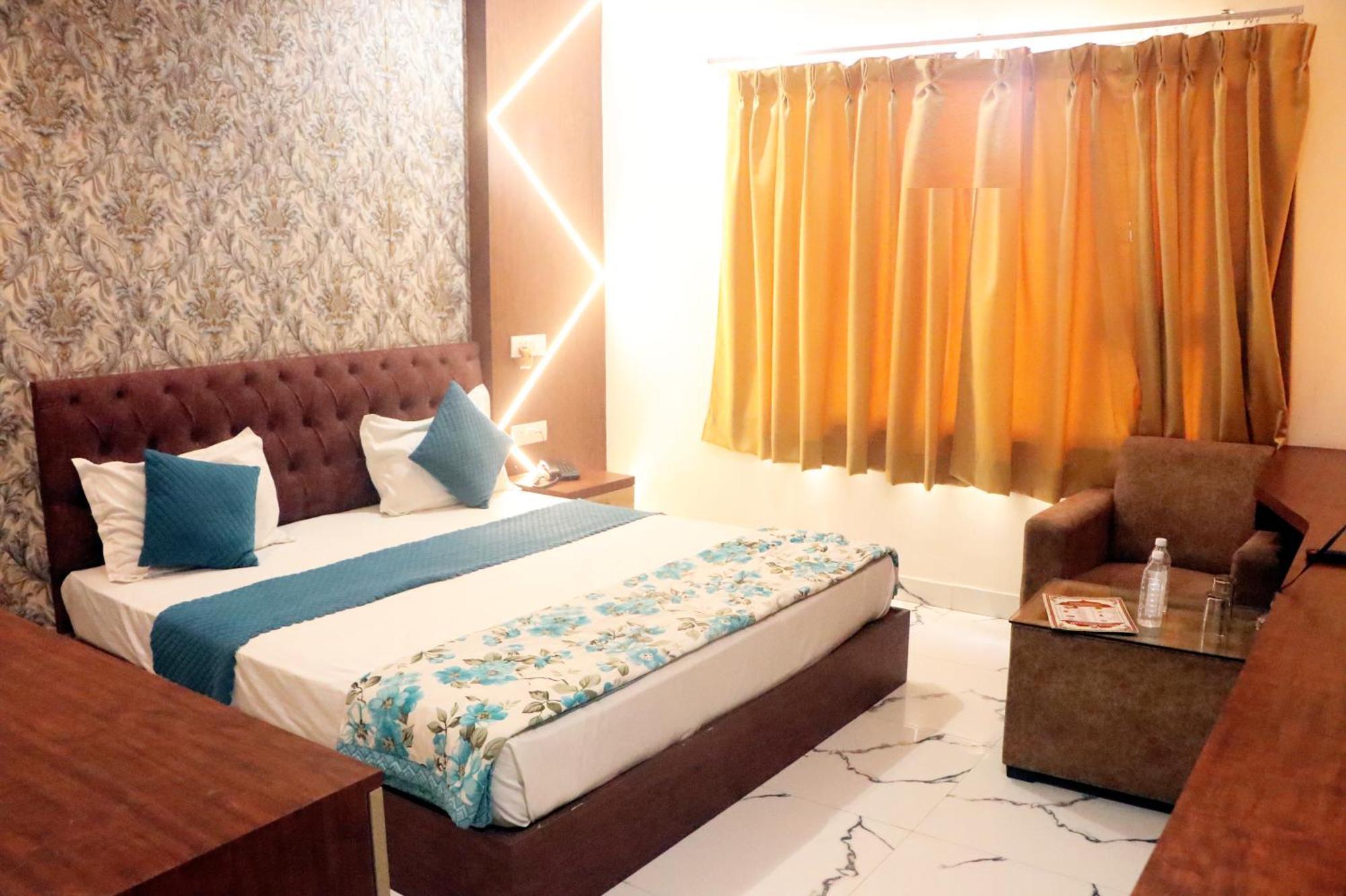 Rbs & Restaurant 5 Mint Walking Distance From Ram Janam Bhumi Hotel 4*